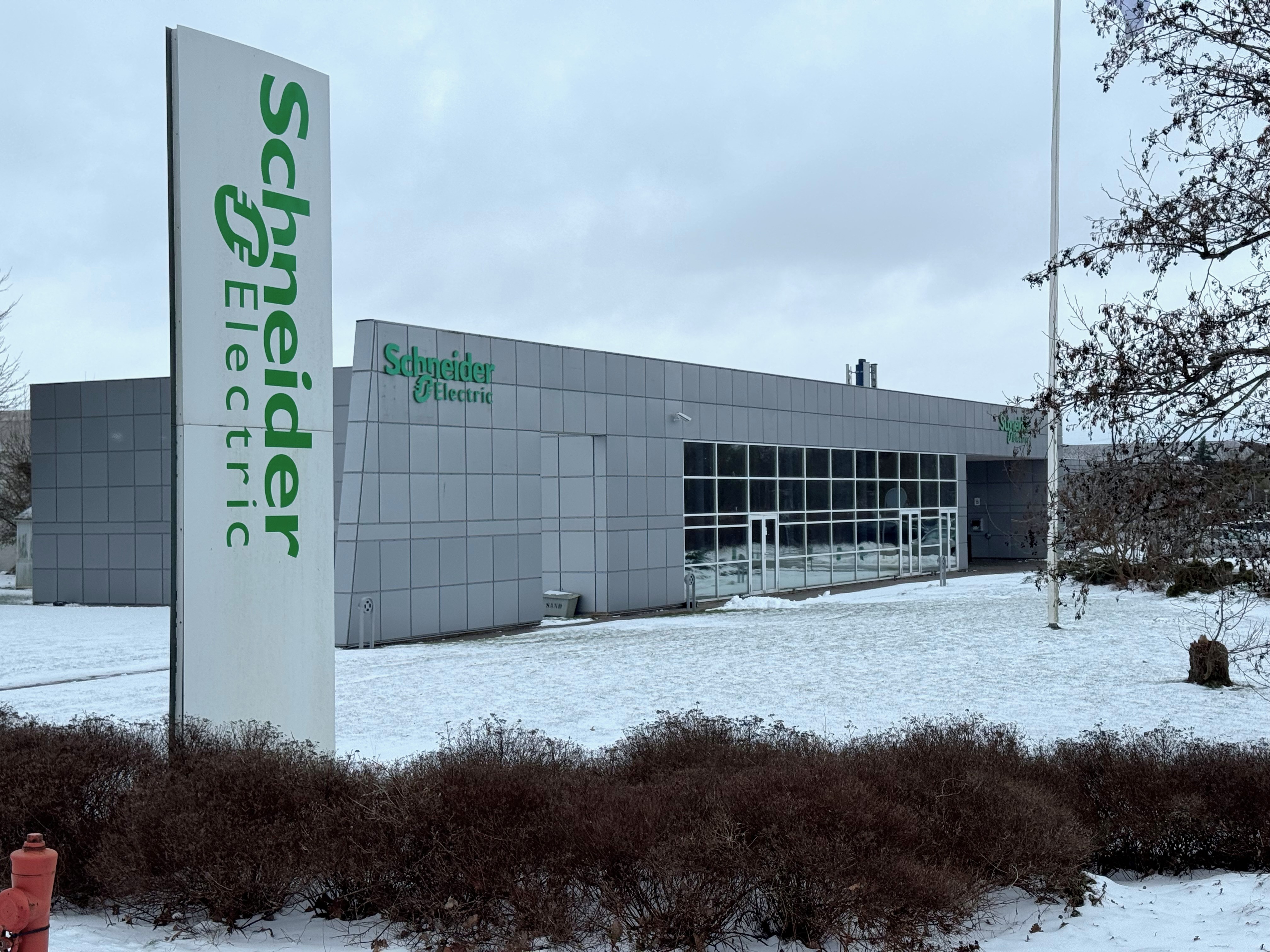 En af Ringsteds største fabrikker, Schneider Electric, lukker produktionen.