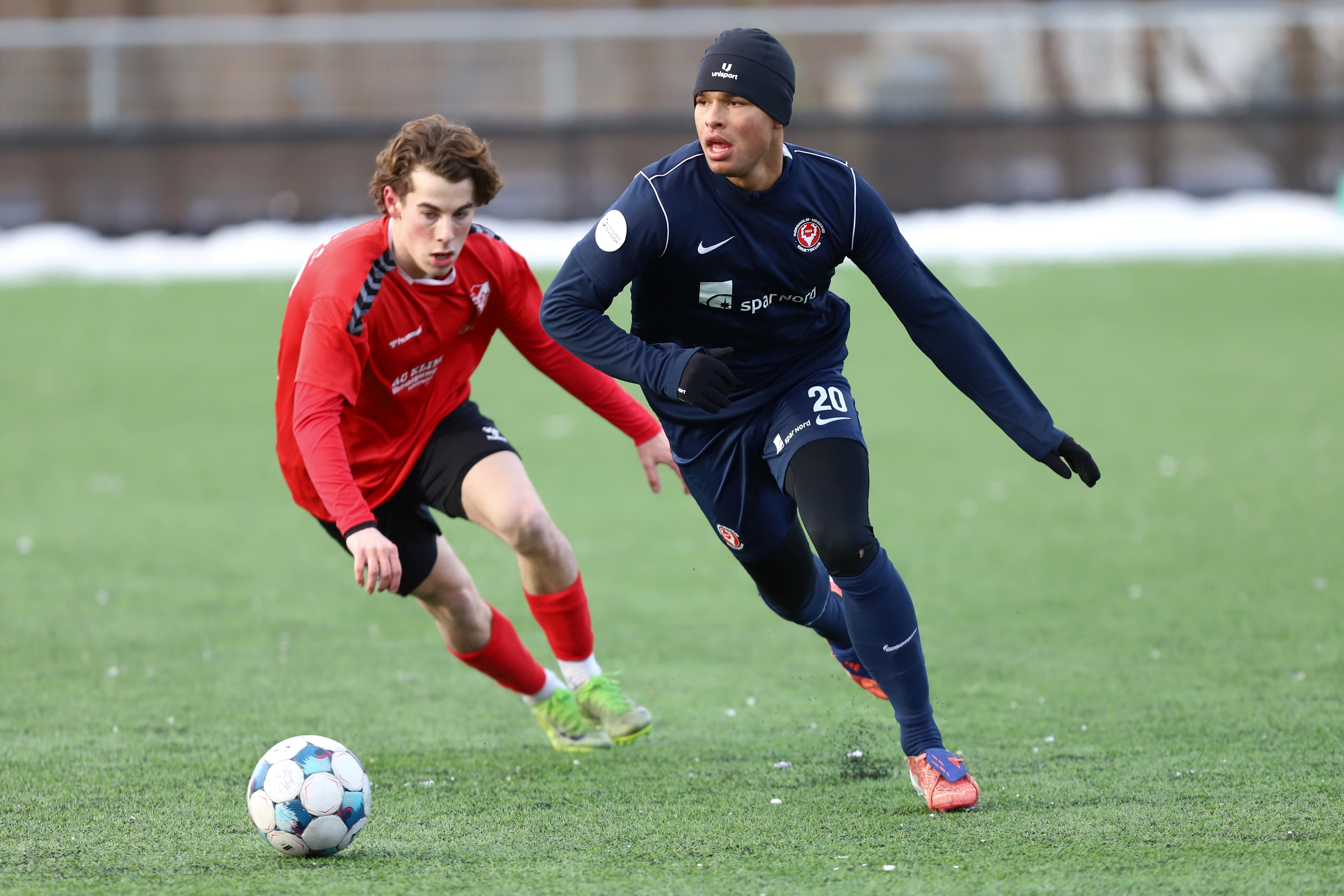 Louie Helmi kom på tavlen i lørdagens iskolde omgang fodbold.