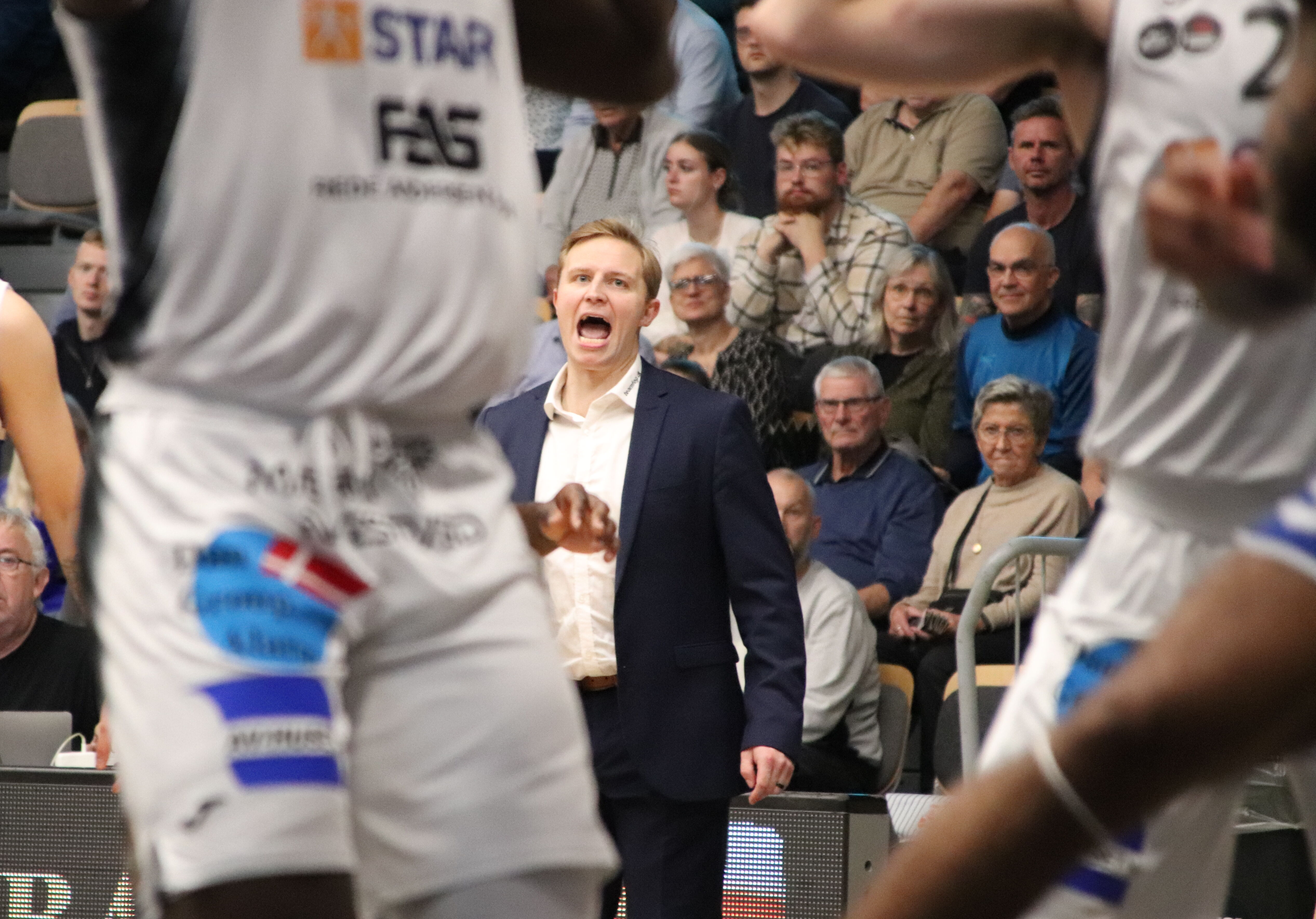 Team FOG-cheftræner David Pavlakovich har fået noget at tænke over med to nederlag i streg.
