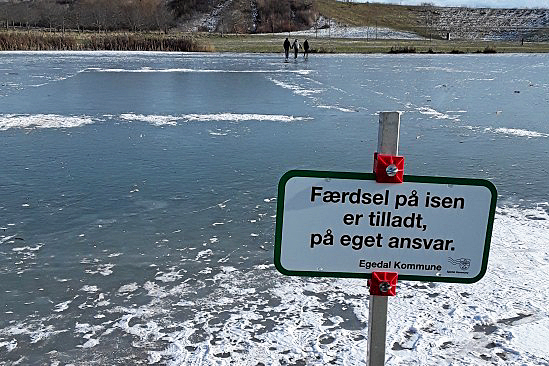 Færdsel på isen er nu tilladt flere steder i Egedal - blandt andet her i Ølstykke Bypark.