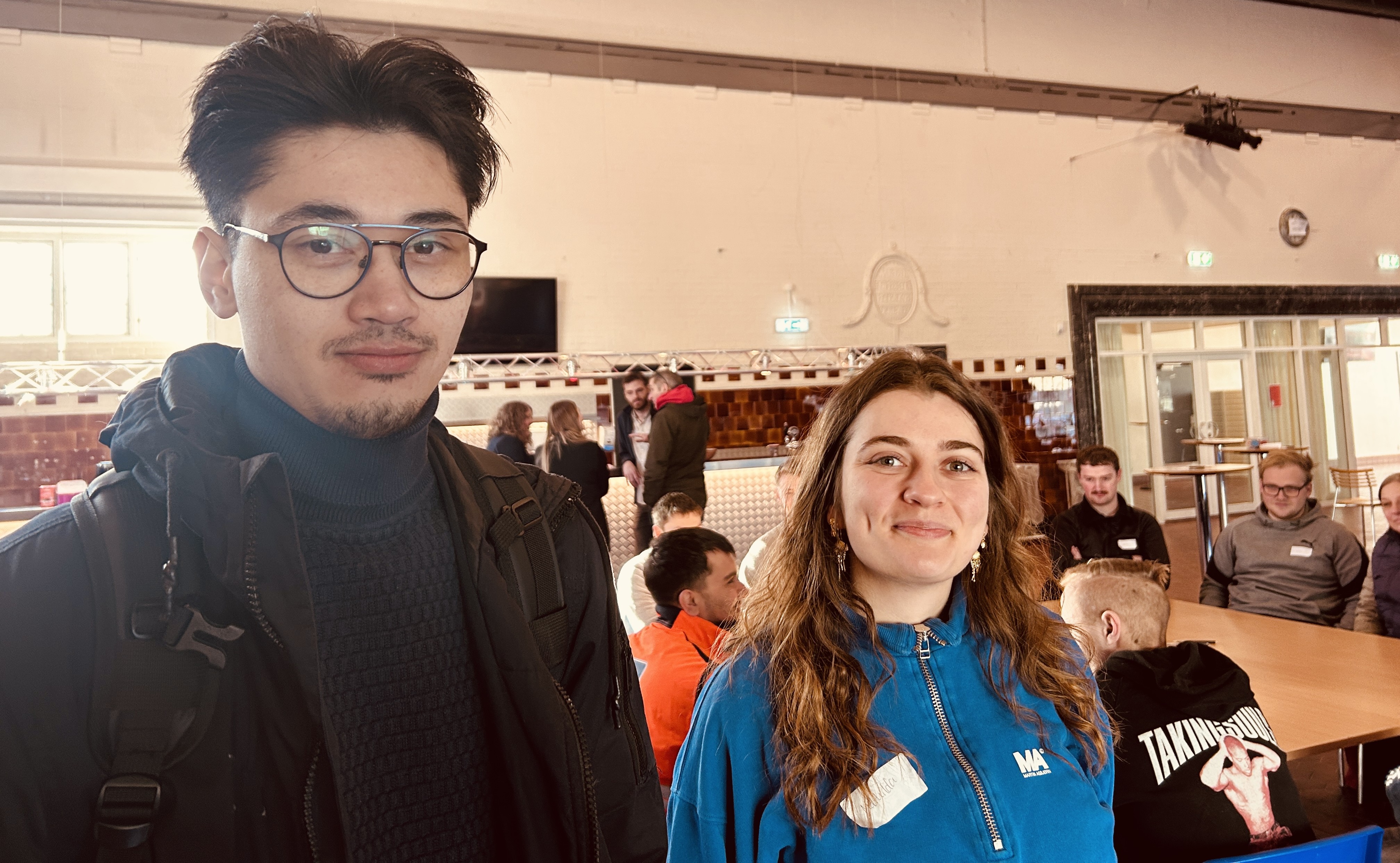 Kent Toft og Mathilde Christensen er kommet i samme gruppe og glæder sig til at være med til at bygge en bro.
