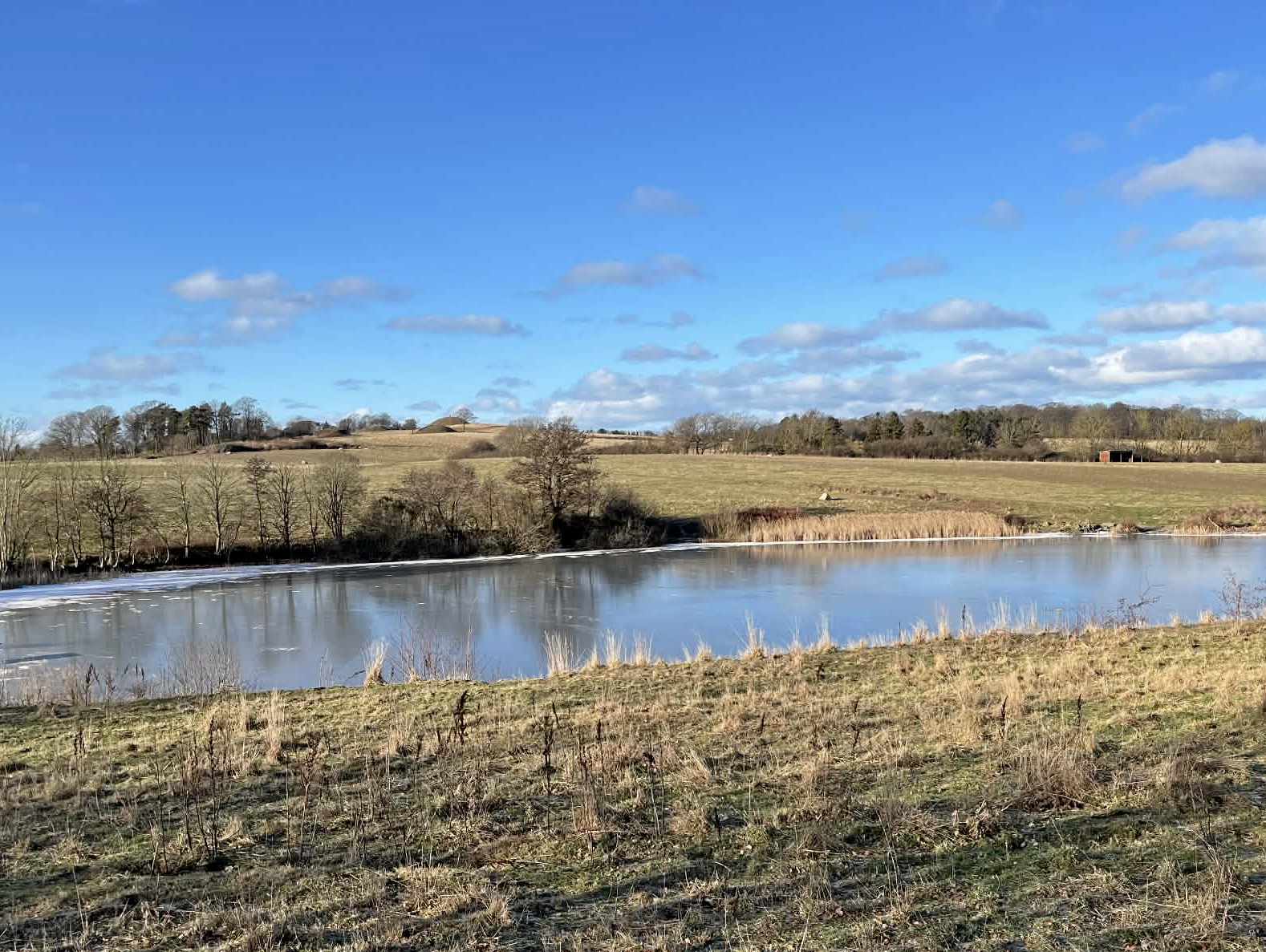 Tirsdag gav Halsnæs Kommune grønt lys til at færdes på isen fem forskellige steder i kommunen, heriblandt Lillesø i Brederød