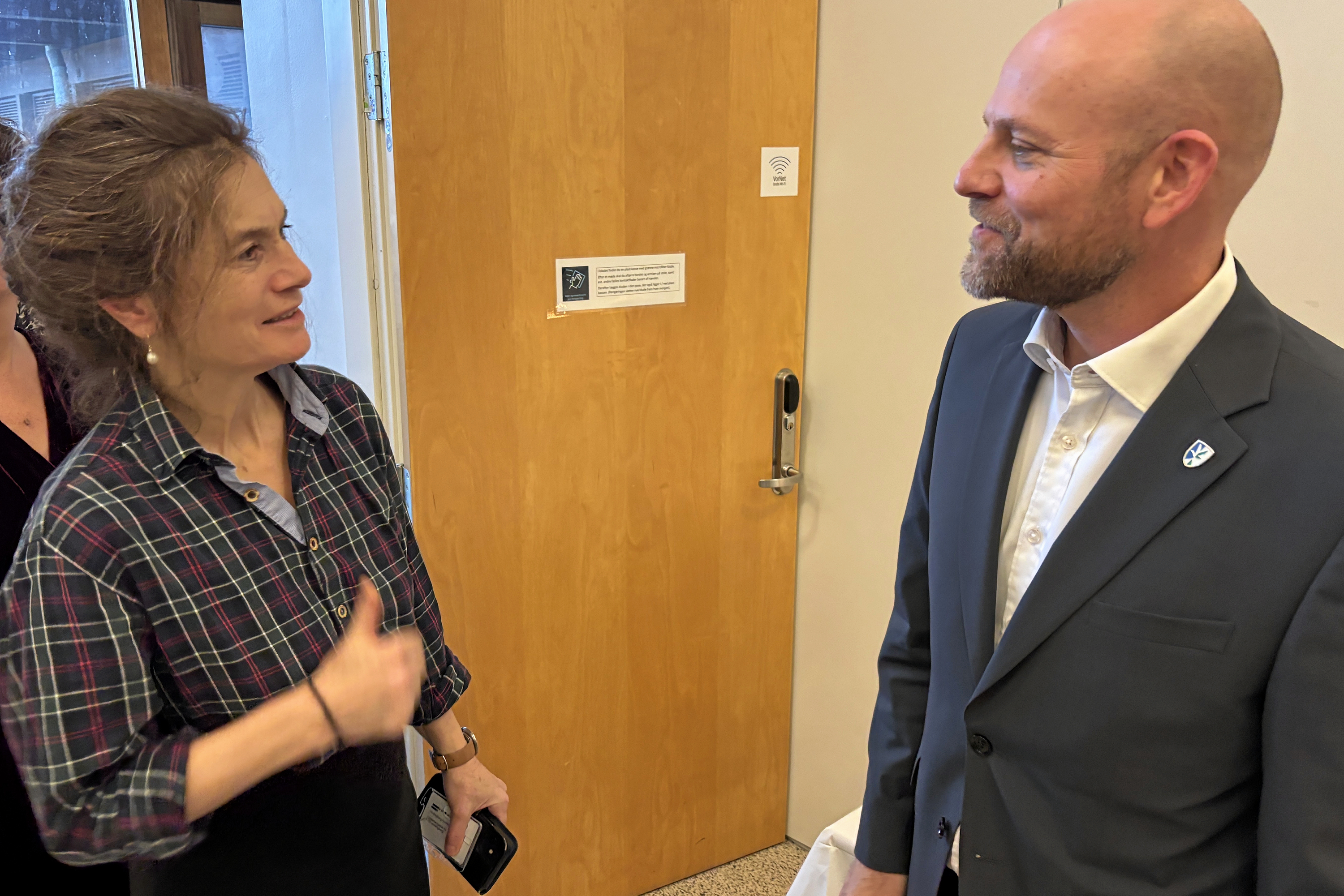 Centerchef Dorrit Guttman er kommet på overarbejde i en af sine afdelinger. Her ses hun til tidligere borgmester Mikael Smeds afskedsreception.