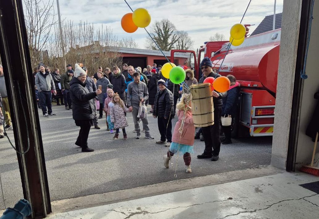 Der er fastelavn i kirke og på brandstation på søndag.