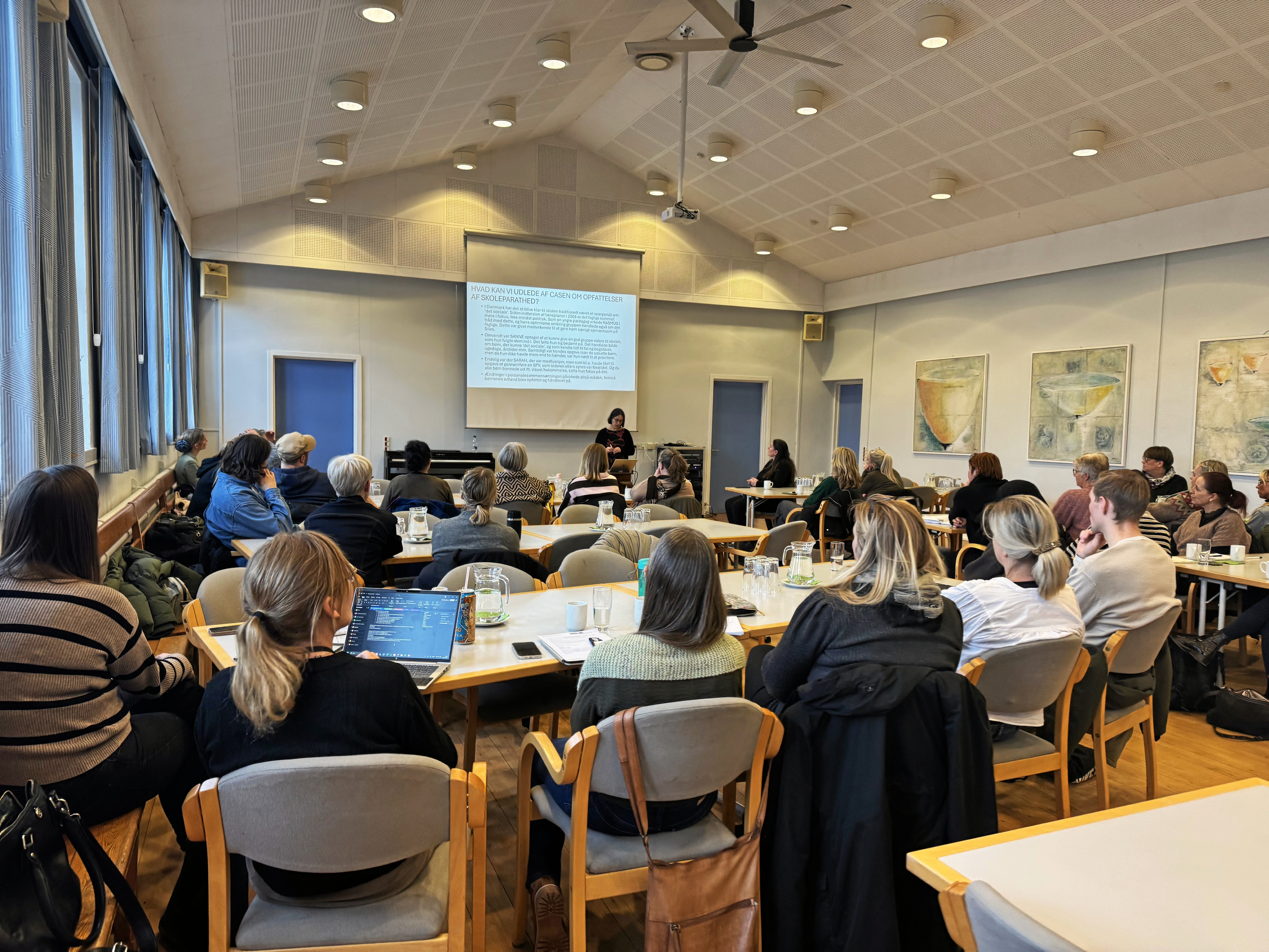 Børnehaveklasseledere fra Kalundborg Kommunens folkeskoler og pædagoger fra kommunale institutioner har været til oplæg om overgangen mellem børnehave og folkeskolen.