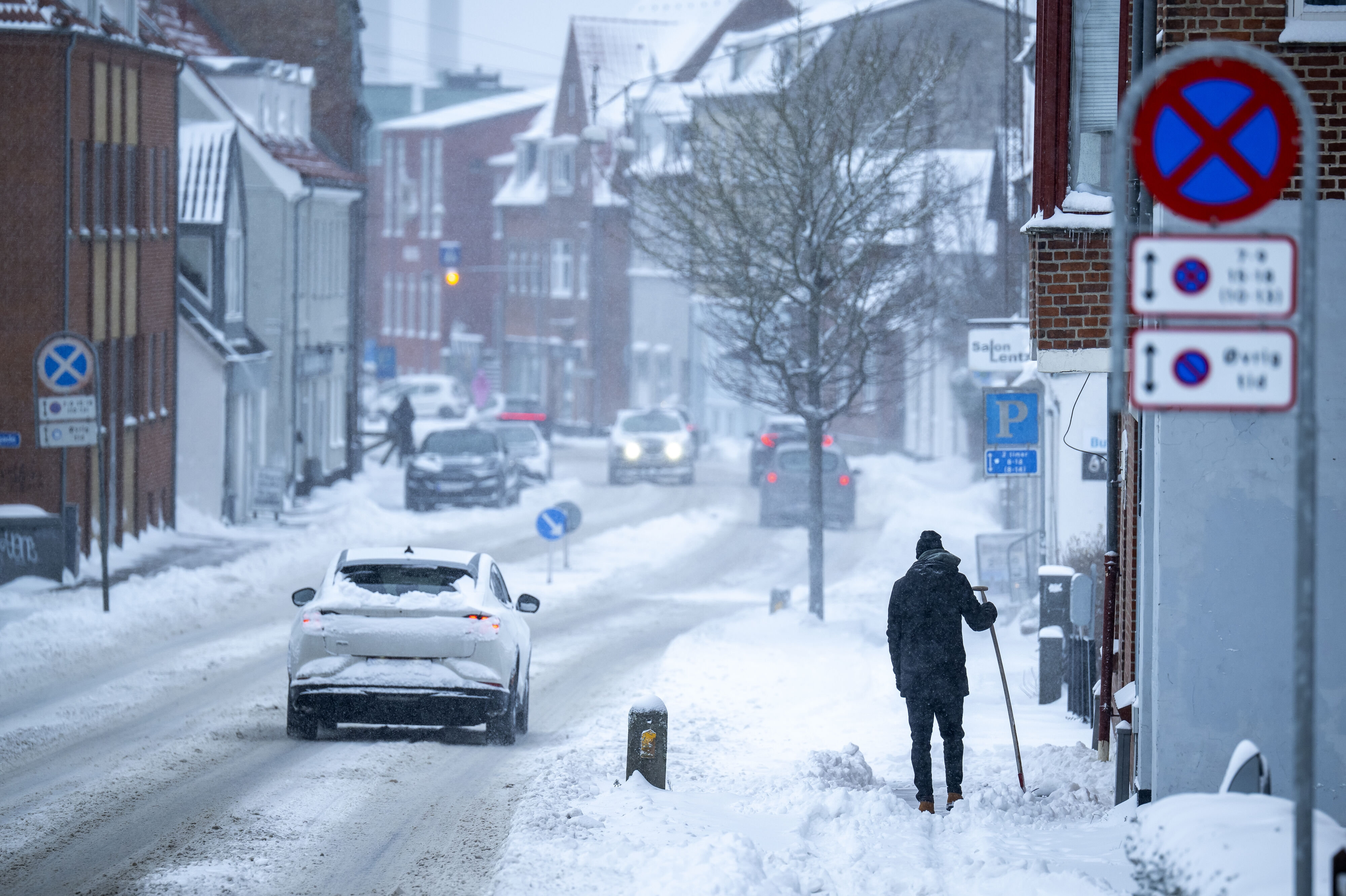 Der var kraftigt snefald og snestorm i store dele af landet fredag 6. februar. Blandt andet i Nordjylland faldt der store mængder, som her i Vejgaard i Aalborg. (Arkivfoto).
