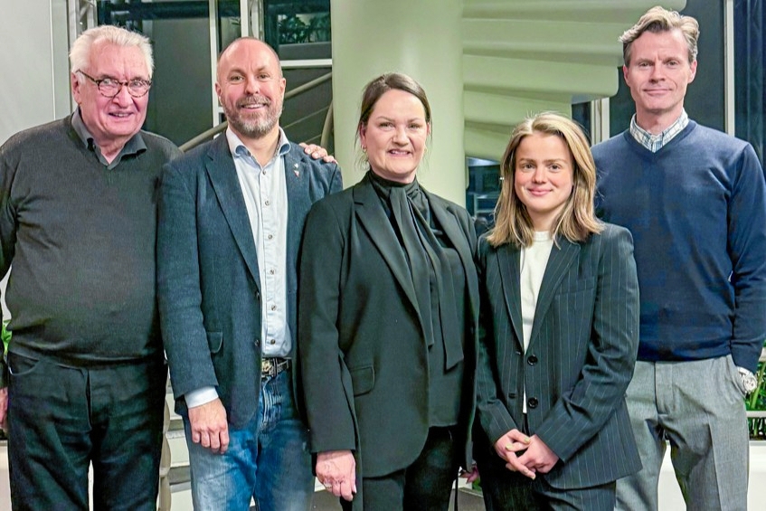 En del af Venstres nyvalgte bestyrelse. Fra venstre Henrik Bjørkman, Christian Wikström (formand), Hanne Bay Holm (næstformand), Liva Heller (VU) og Nicolai Lindhardt. På fotoet mangler Janus Engelund, Lone Sønderbo og Kim Gravgaard Skou. - Presse En del af Venstres nyvalgte bestyrelse. Fra venstre Henrik Bjørkman, Christian Wikström (formand), Hanne Bay Holm (næstformand), Liva Heller (VU) og Nicolai Lindhardt. På fotoet mangler Janus Engelund, Lone Sønderbo og Kim Gravgaard Skou.
