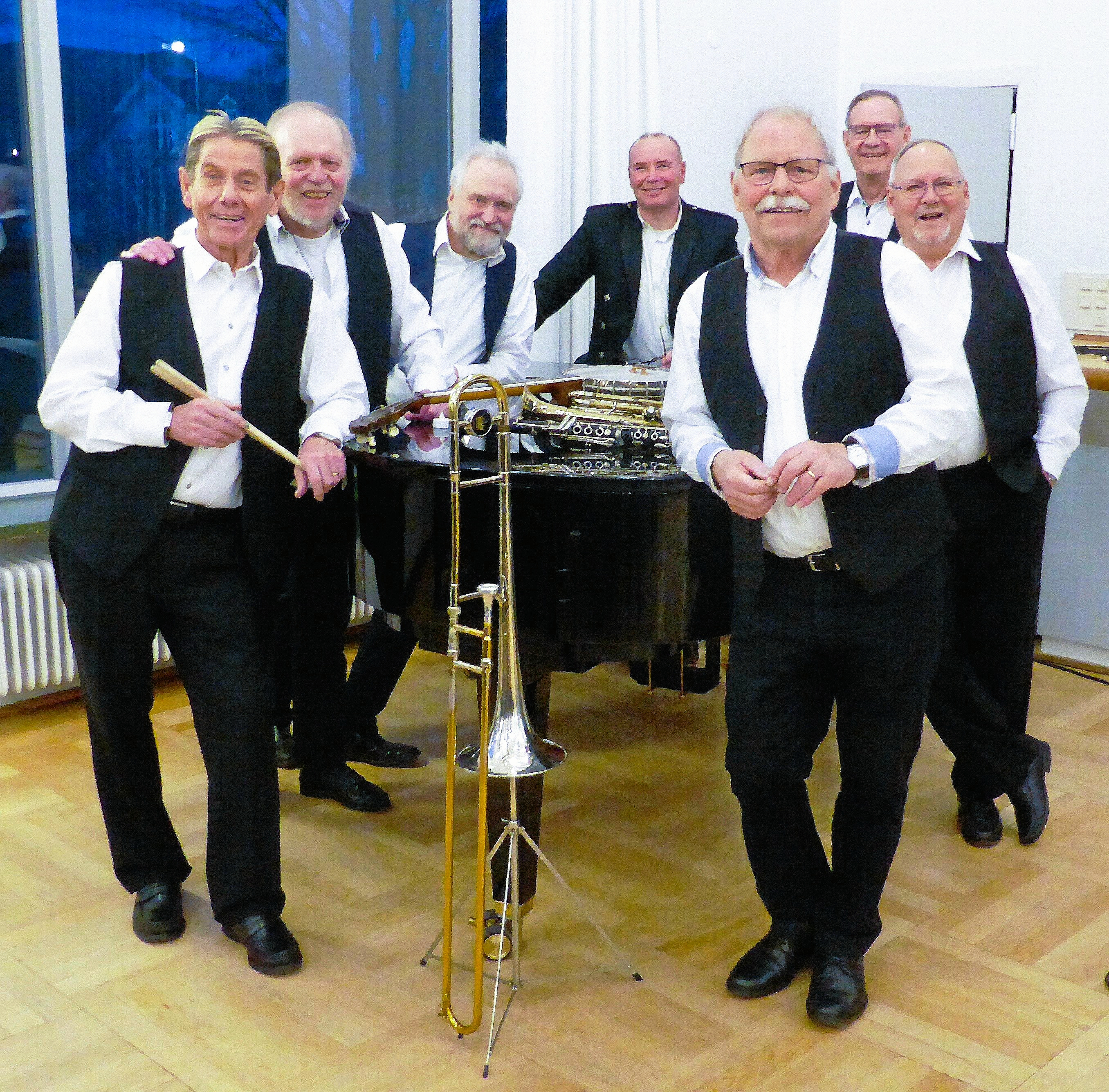Bottos Jazz Band består af syv musikere, der spiller repertoire fra Traditionel Jazz til Blues.