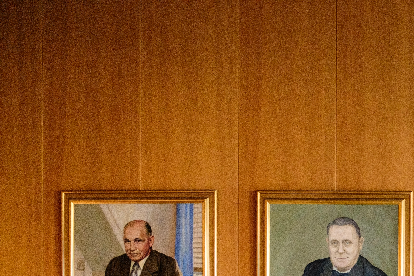 Brøndby IF fik i sommeren 2025 lov til at låne kommunalbestyrelsessalen på Brøndby Rådhus i forbindelse med lanceringen af en ny hjemmebanetrøje. - Robert Hendel Brøndby IF fik i sommeren 2025 lov til at låne kommunalbestyrelsessalen på Brøndby Rådhus i forbindelse med lanceringen af en ny hjemmebanetrøje.