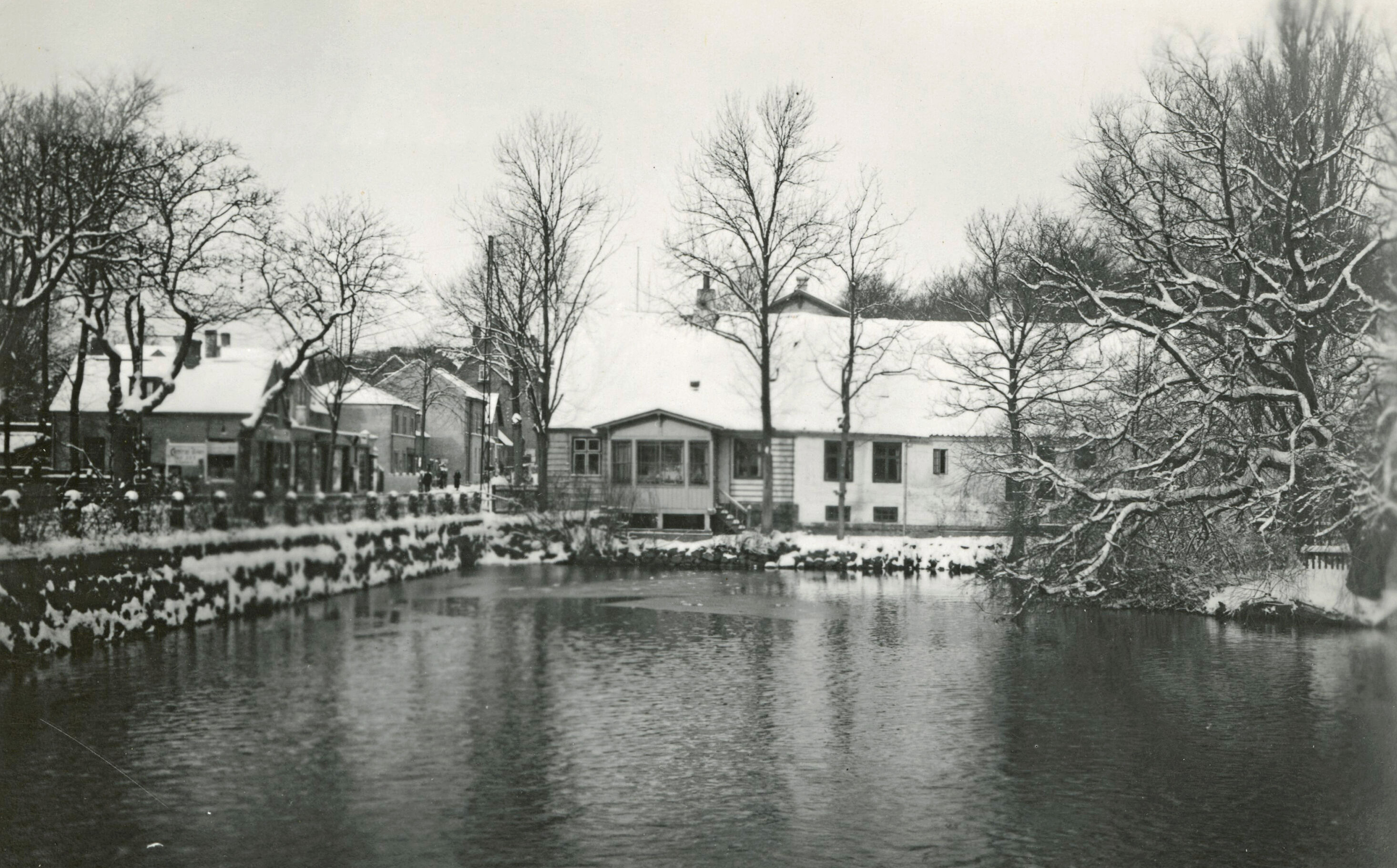 Mølledammen med Damhuset set fra Gammel Lundtoftevej, 1960.