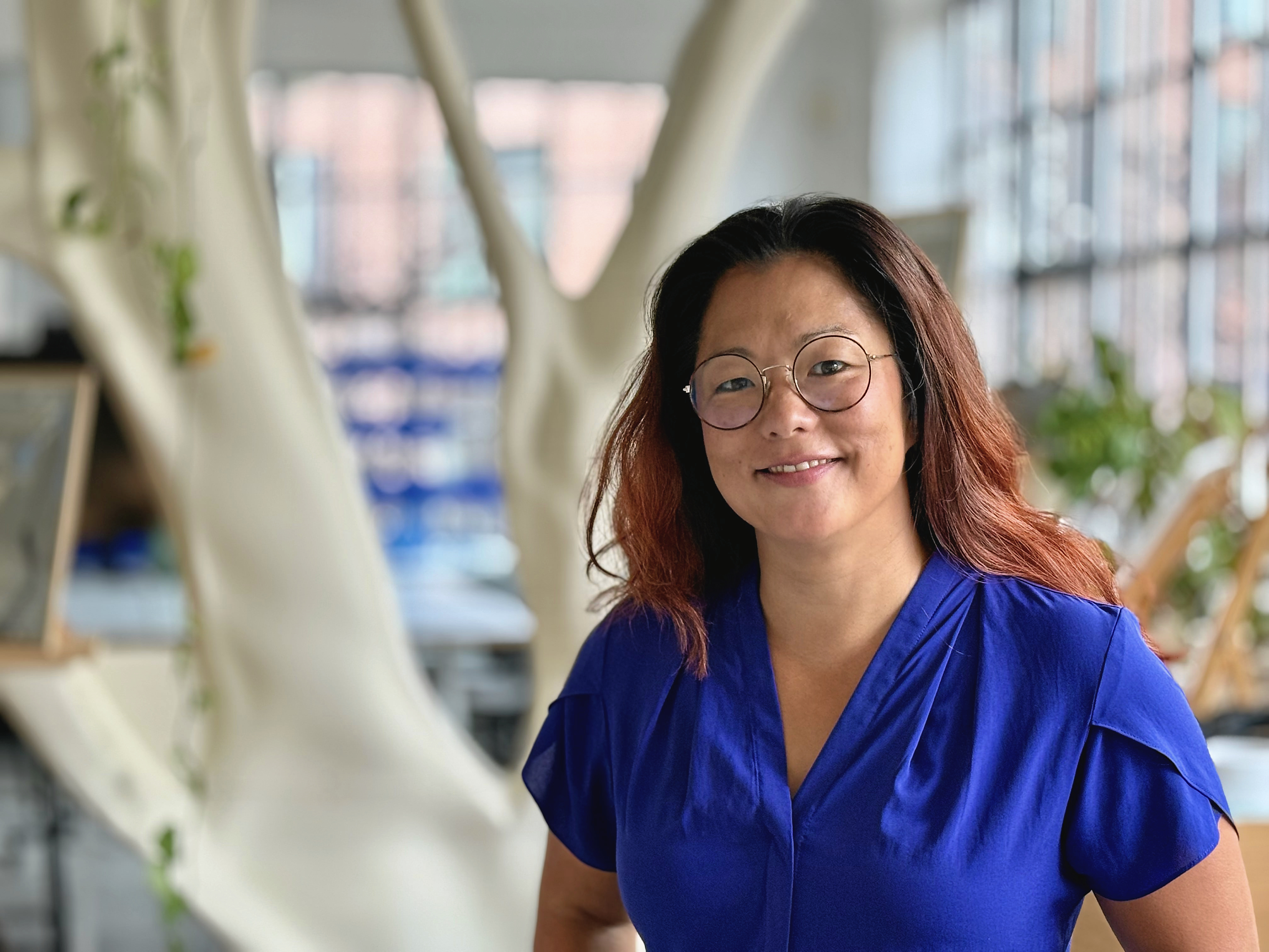 Marianne Heidam, senior innovationskonsulent hos AM Lab Øst, guider virksomhederne igennem, når de kommer til laboratoriet i Frederikssund. Som udgangspunkt starter man slet ikke ved 3D-print, men med en snak om, hvor virksomheden gerne vil hen. Måske er der kvalitetsudfordringer med produkter fra underleverandører – hvor virksomheden overvejer at hive produktionen hjem. Det er vigtigt for hende at kende virksomhedens motivationsfaktor, før de går videre.