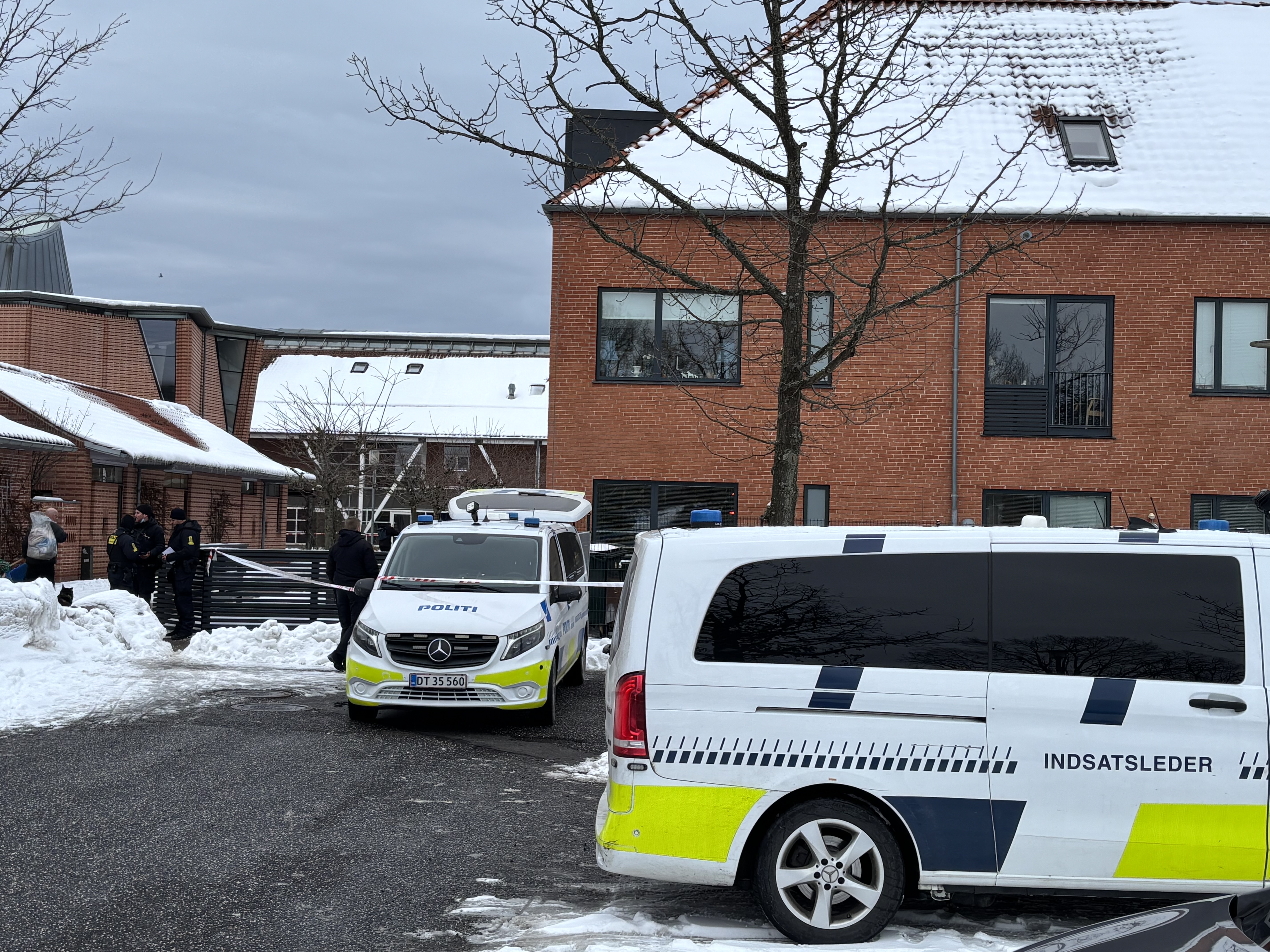 Skudepisoden fandt sted tæt ved Køge Svømmeland og satte gang i en massiv politiaktion. Nu skal den formodede gerningsmand for en dommer.