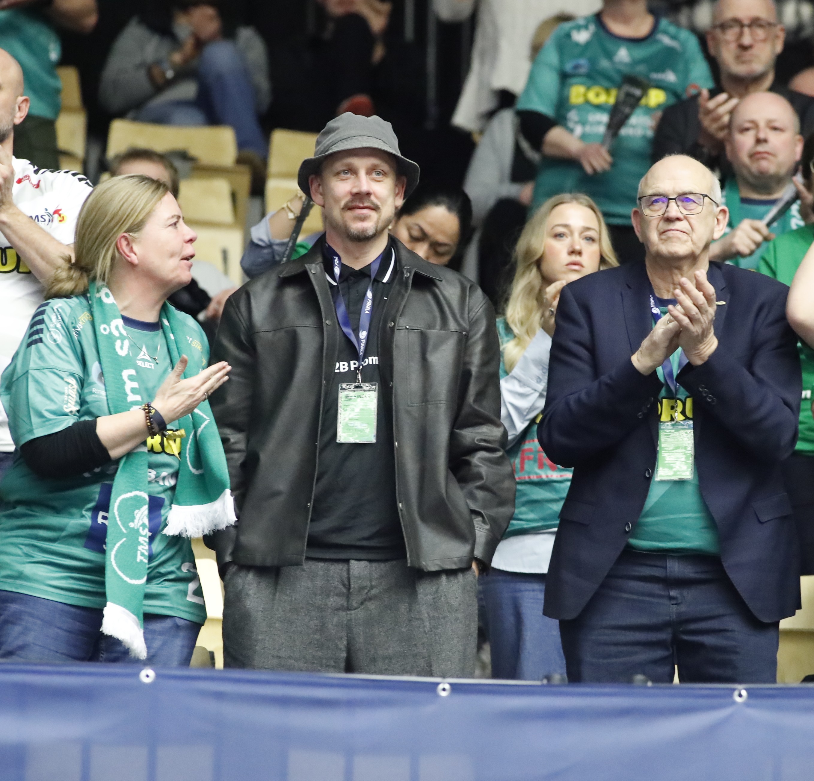 Morten Olsen - her i midten mellem Dorte Hahn Andersen og Jens Peter Jensen - under finalen.