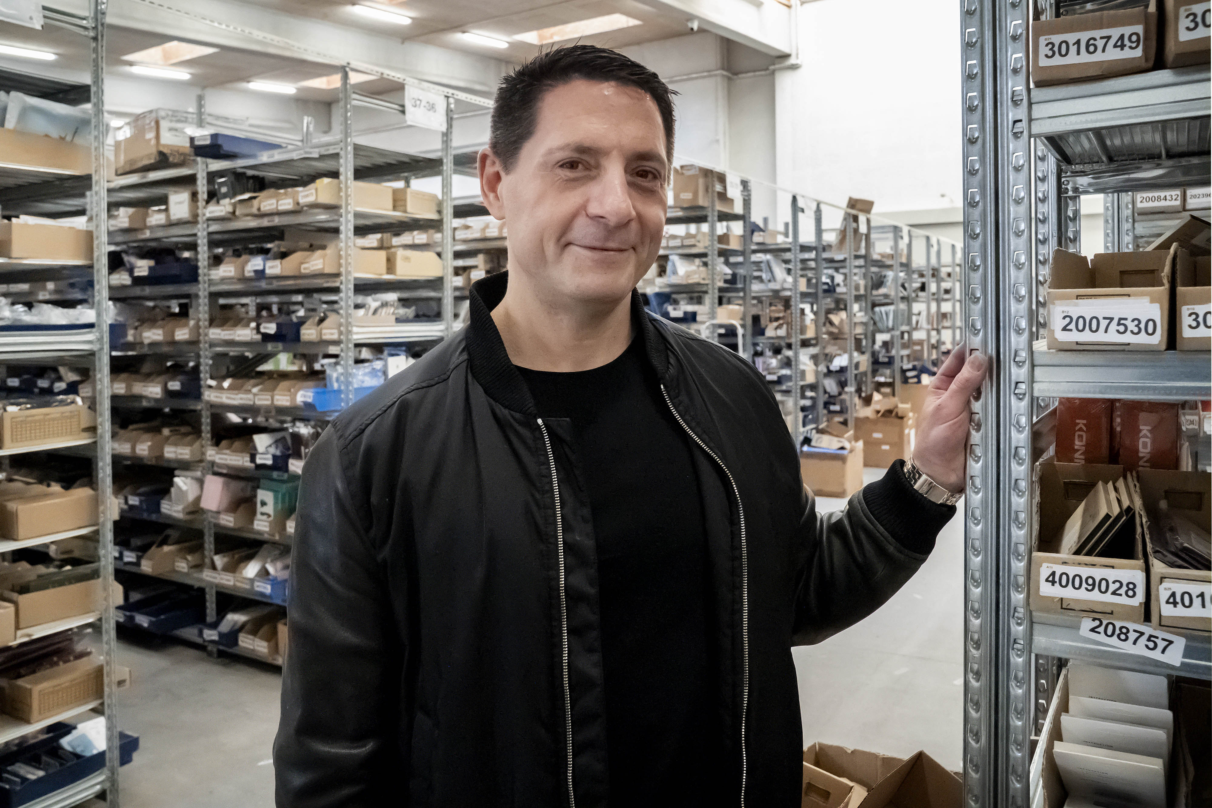 Silvan Popovic er direktør og stifter af MyTrendyPhone.dk, der nu har flyttet lageret hjem til Danmark.