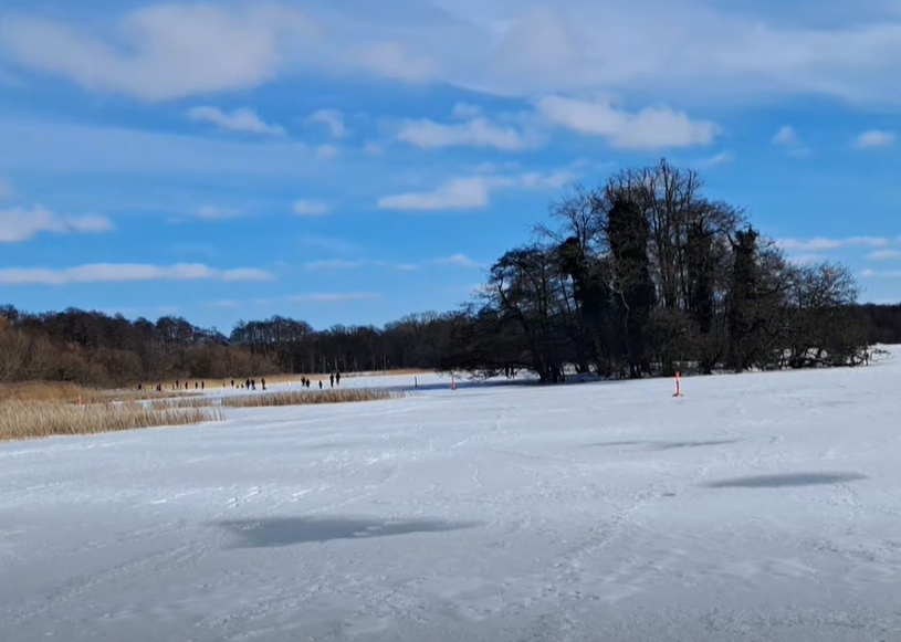 Mange har den seneste tid nydt at skøjte på de tilfrosne søer.