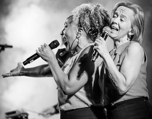 Anne Dorte Michelsen og Maria Bramsen holder gang i 80'er-festen ved en koncert i Holbæk lørdag den 28. februar.