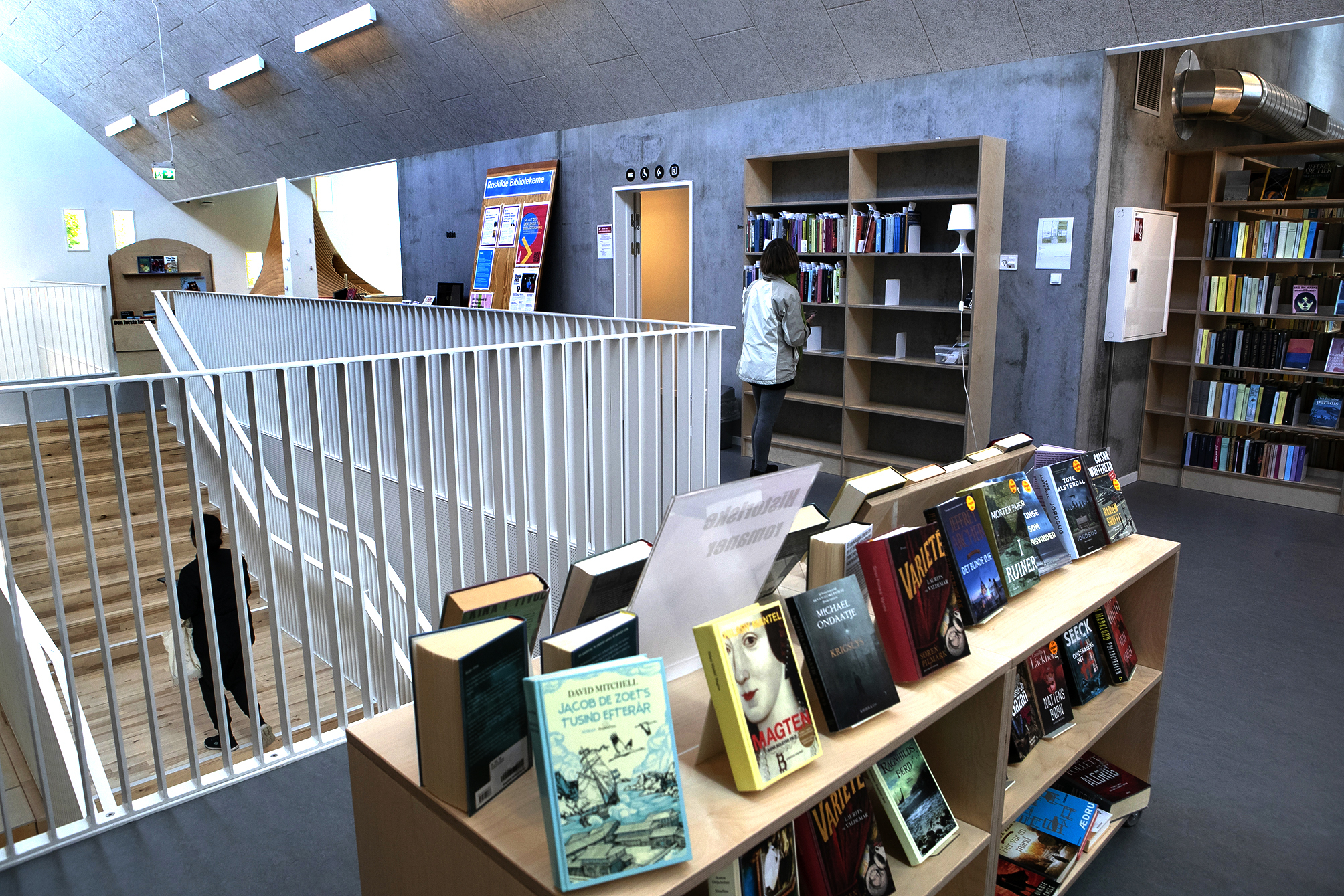 Viby Bibliotek undgår at holde lukket på grund af vandskade.