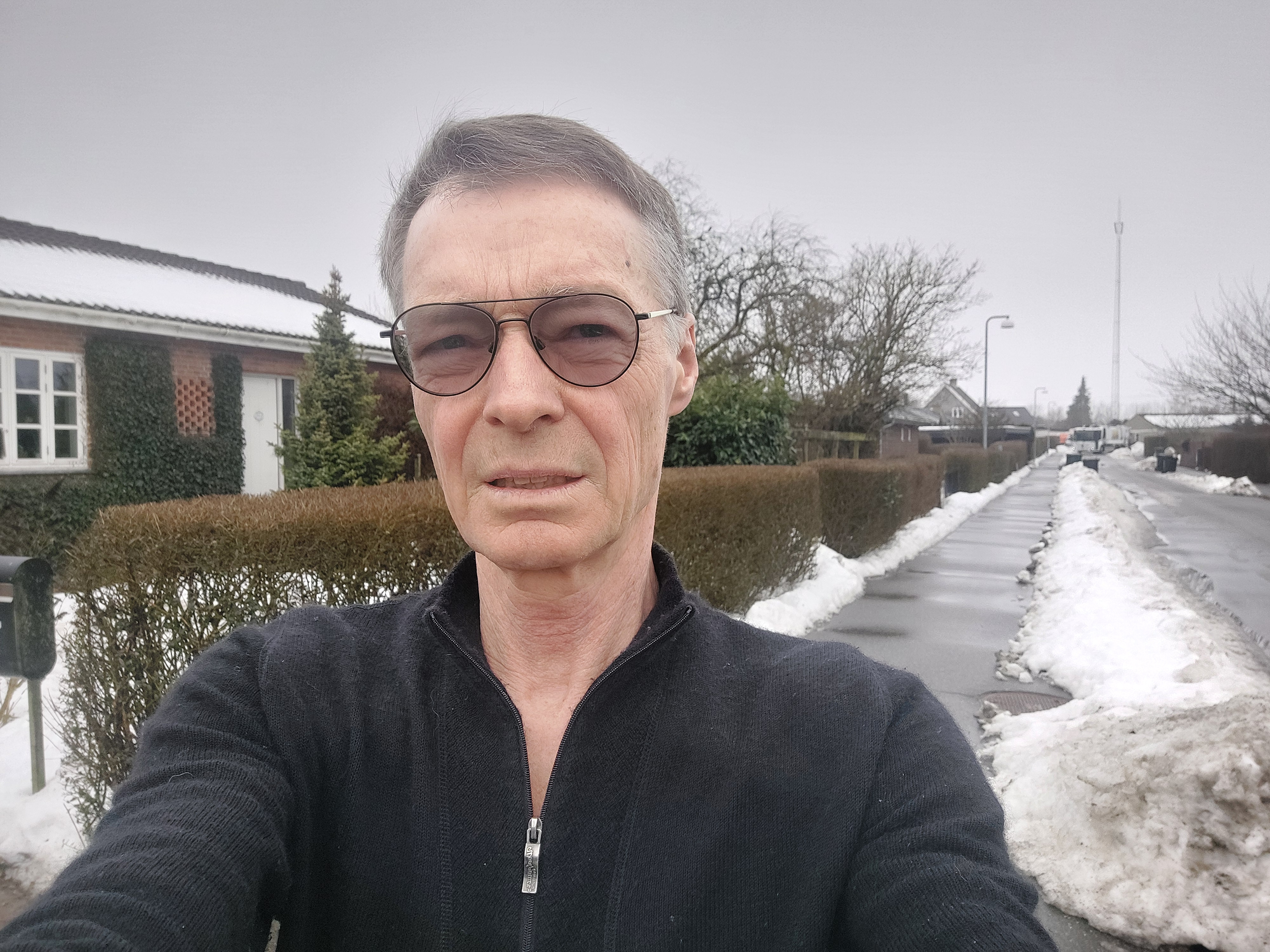 69-årige Jan Lyderik blev dybt forarget, da han opdagede, at adskillige af hans bryllupsgæster havde fået en p-afgift. Nu lægger Køge Kommune sig fladt ned.