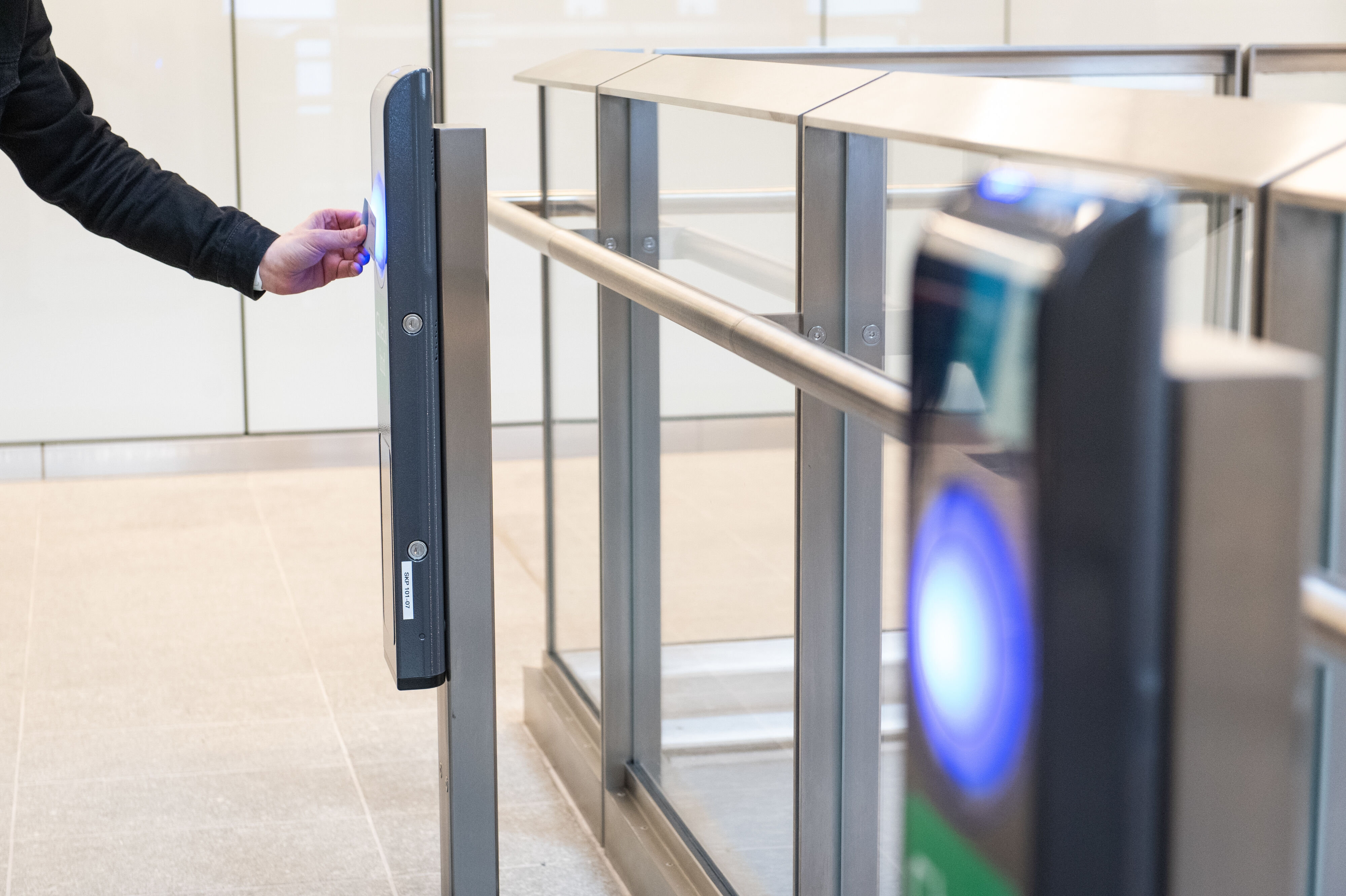 Efter 28. maj er det slut med den velkendte pling-lyd i den kollektive trafik. Her lukker det fysiske Rejsekort og erstattes af enten Rejsekort-appen eller det nye Basiskort. (Arkivfoto).