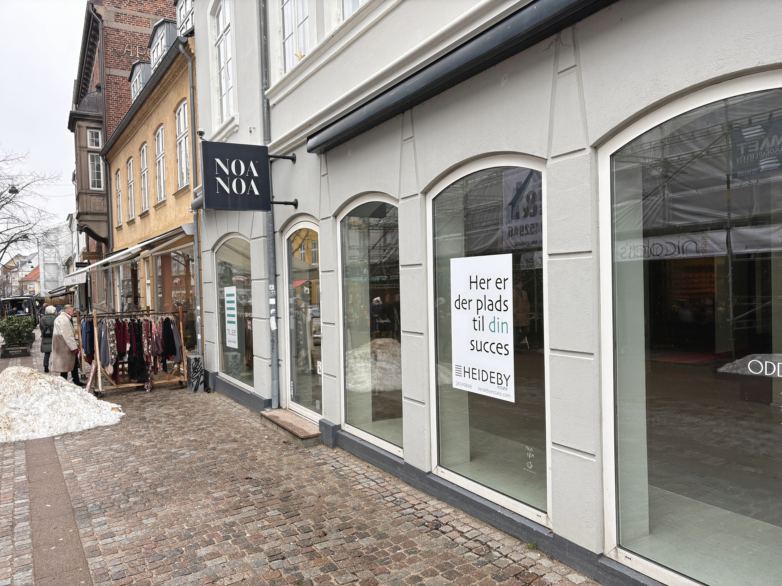 Heidebys annonce i den tidligere Noa Noa-butik i Skomagergade er et velkomment stilskifte, mener skribenten.