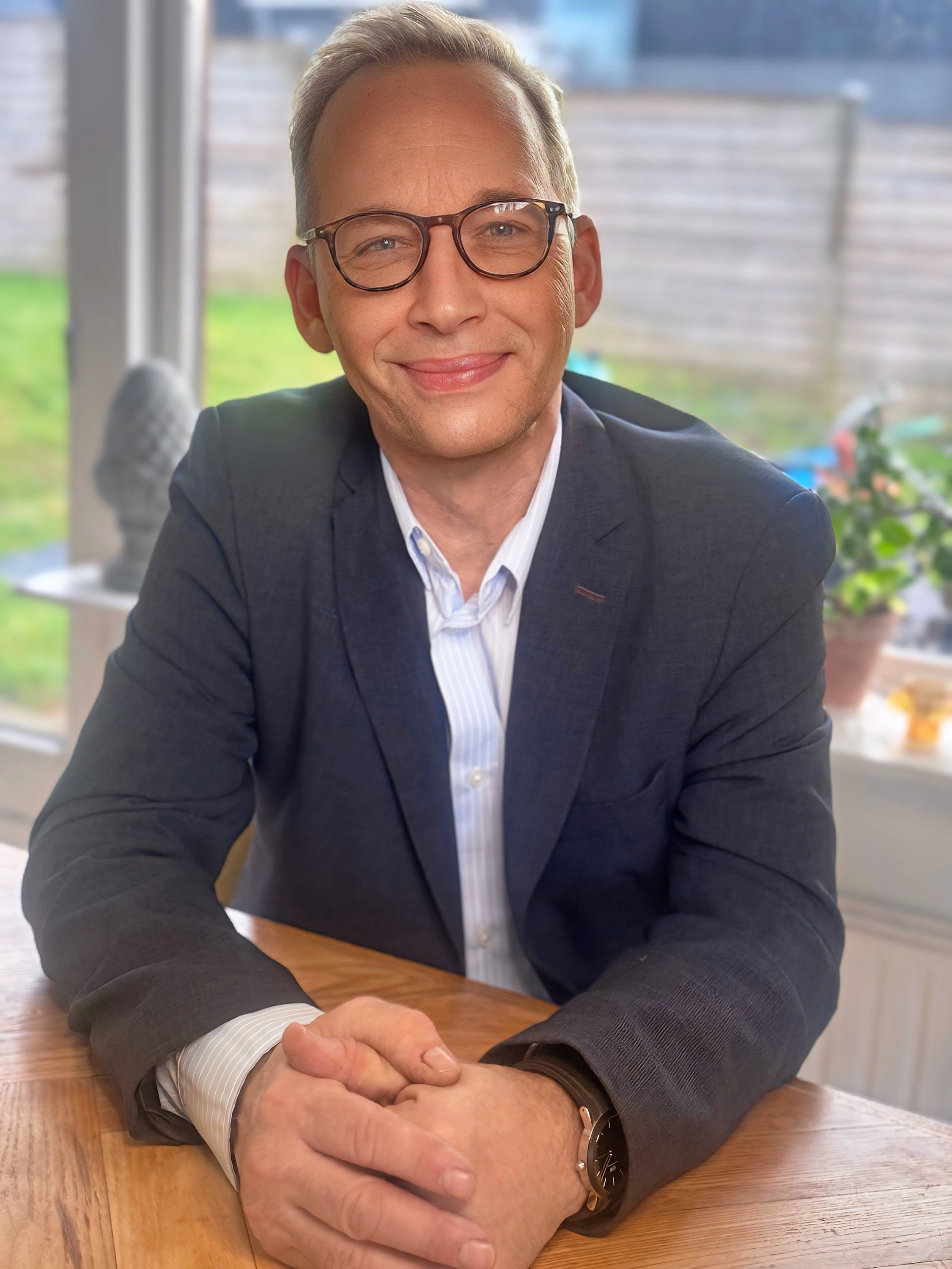 - Når naboer til vindmøller og solcelleparker kan få økonomisk kompensation, hvorfor gælder det så ikke naboer til grusgrave?, spørger Gert Løfgren.