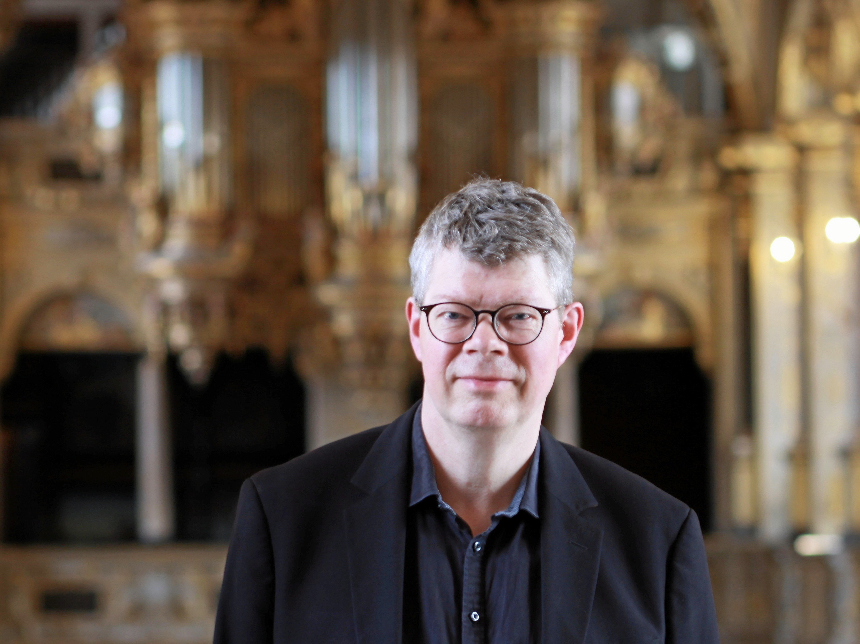 Slotsorganist Allan Rasmussen ved orgelet i Frederiksborg Slotskirke.