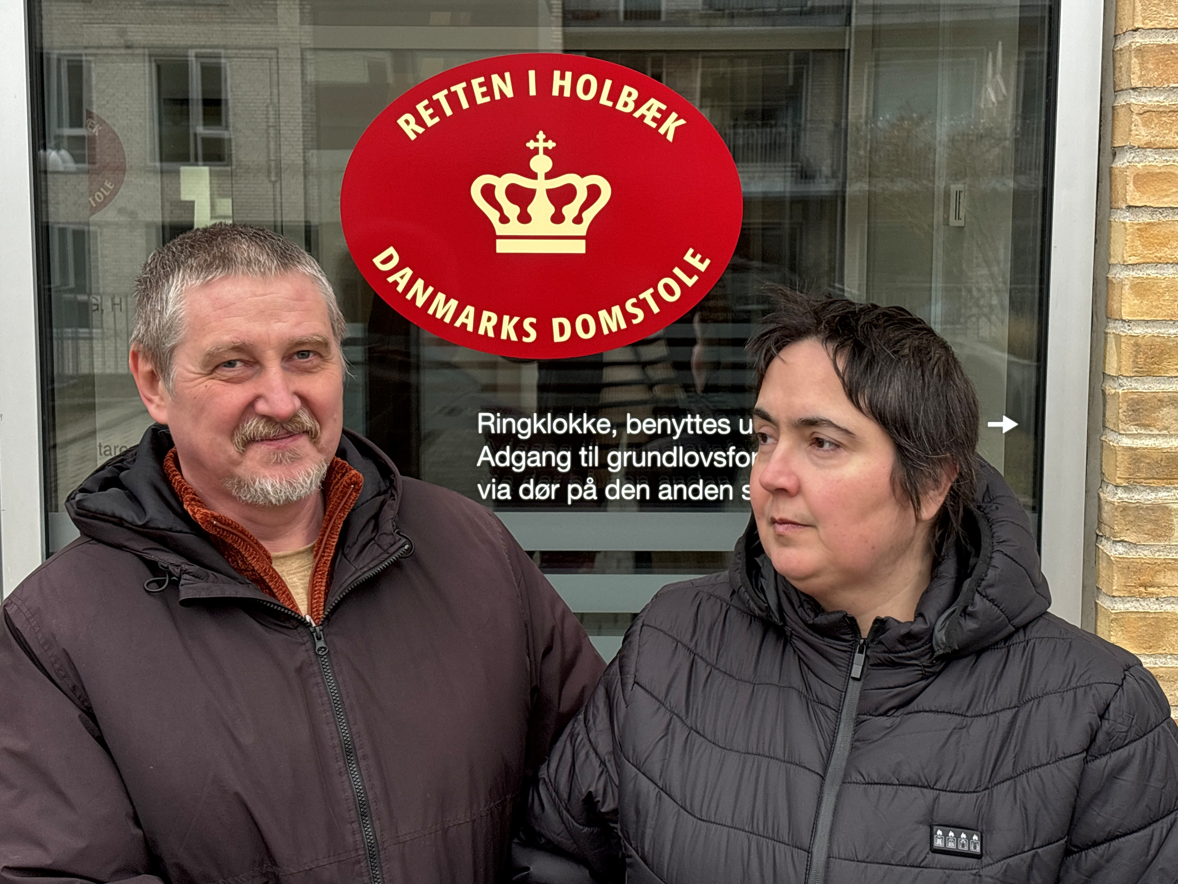 Poul og Ursula Dawidow er forældre til den 23-årige multihandicappede Julia, som har fået afslag på dansk statsborgerskab. Torsdag mødte de op i retten i Holbæk for at tale deres datters sag.
