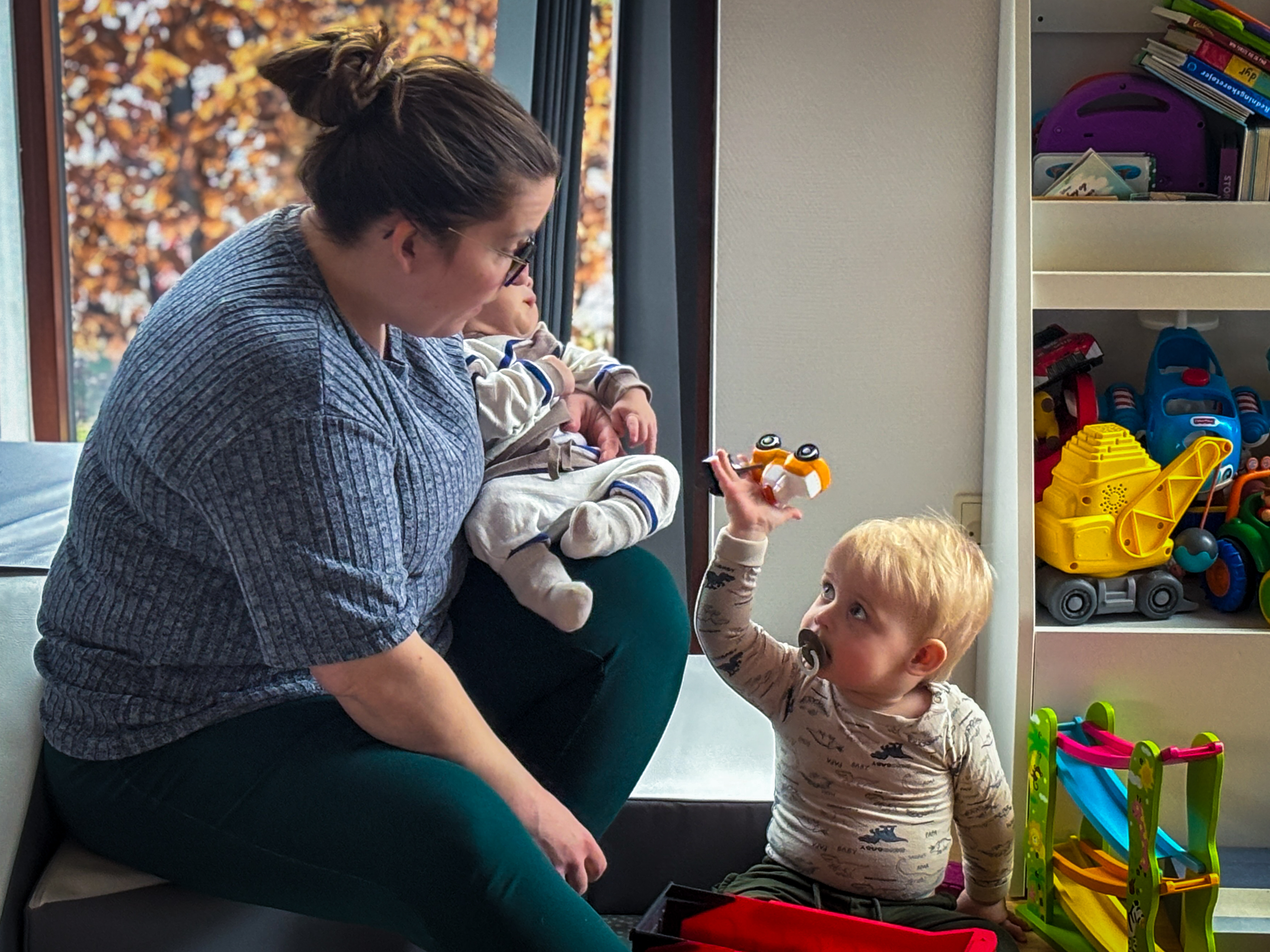 Camilla Madsen blev bekymret, da kommunen overvejede at lukke dagplejen tilbage i februar. Nu har et nyt forslag vakt ny bekymring hos hende og andre forældre.