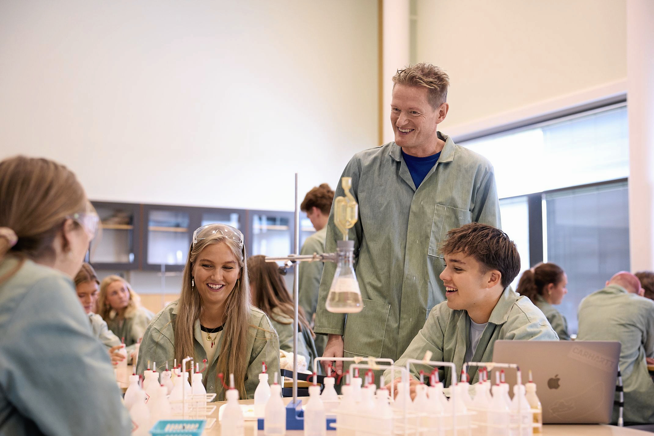 - De af vores elever, der er mentorer for grundskoleeleverne, får et stort læringsudbytte ved at formidle naturvidenskabelige forløb for interesserede grundskoleelever, lyder det fra Nærum Gymnasium.
