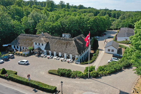 Kroen er Danmarks ældste og er netop blevet sat til salg.