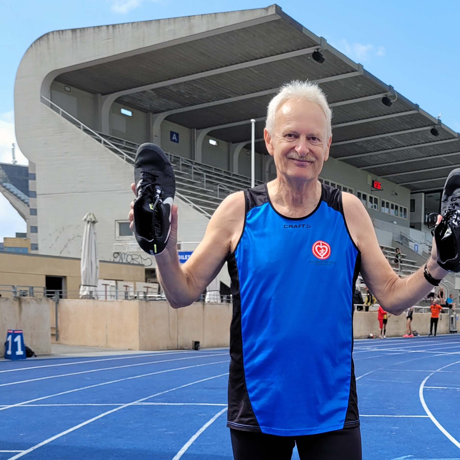 Ole Munch snører stadig løbeskoene og deltager i 400 meter løb for Masters. - Privat Ole Munch snører stadig løbeskoene og deltager i 400 meter løb for Masters.