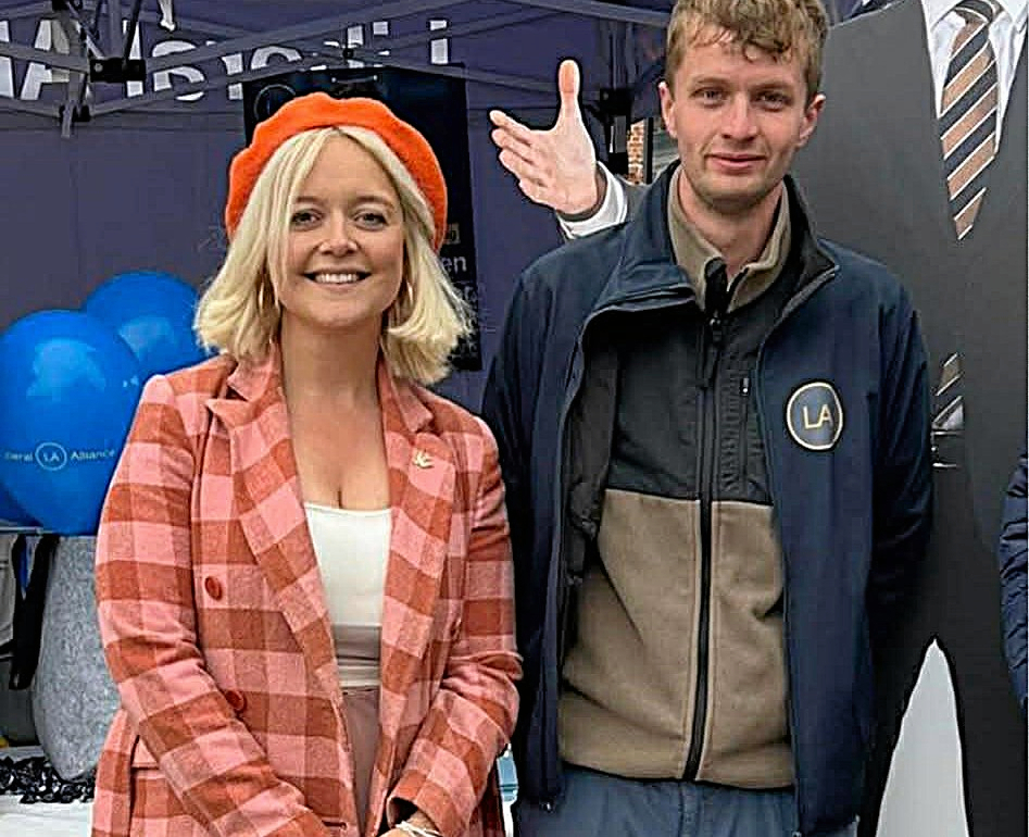 Debatten om ambitionerne i Frederikssund Kommune er i gang – og byrådsmedlemmerne fra LA Chelle Lilly og Tobias Isaksson fra inviterer Venstre og Konservative til at svare på spørgsmålet: Hvad er retningen?