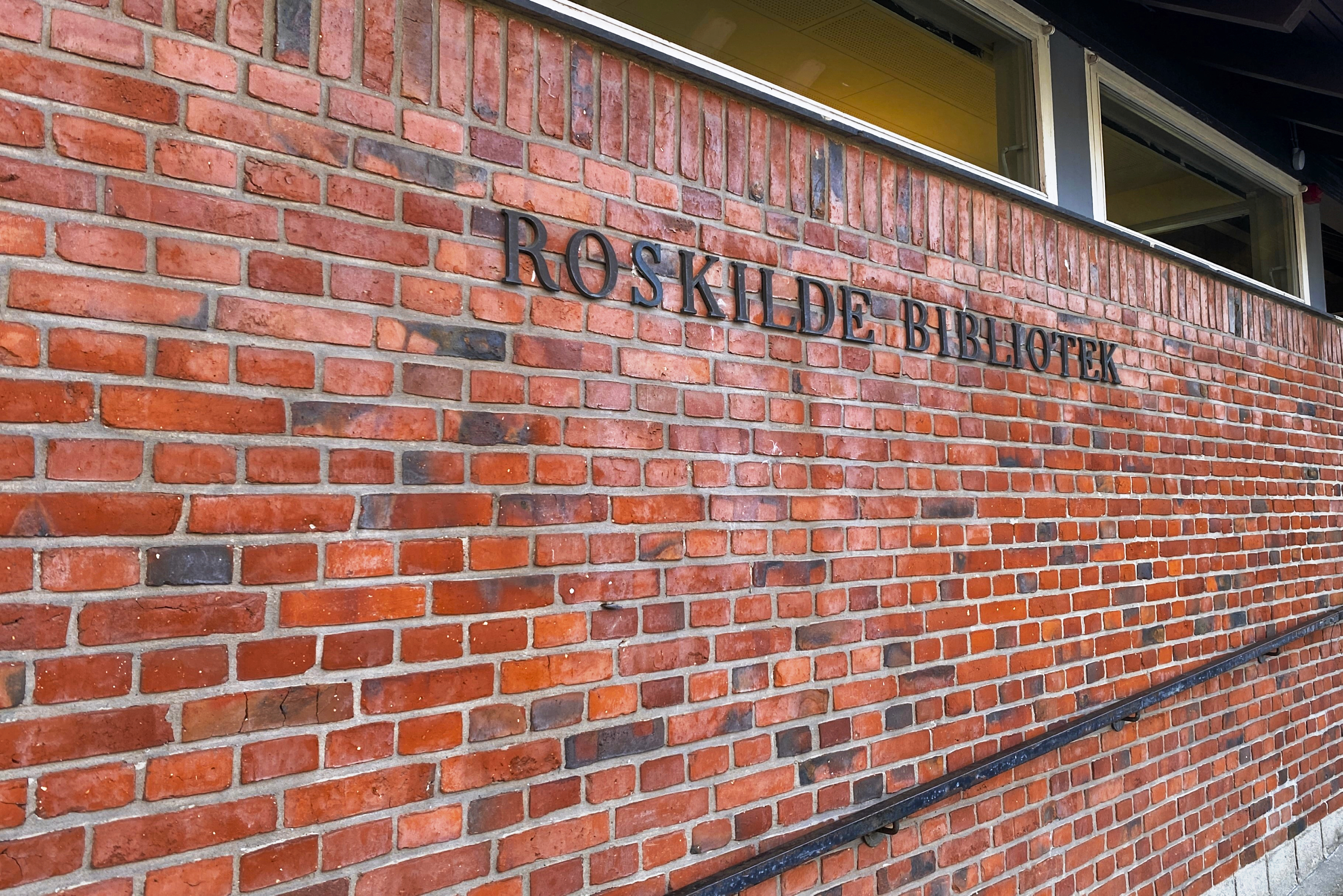 Roskilde Bibliotek lægger hus til udstillingen.