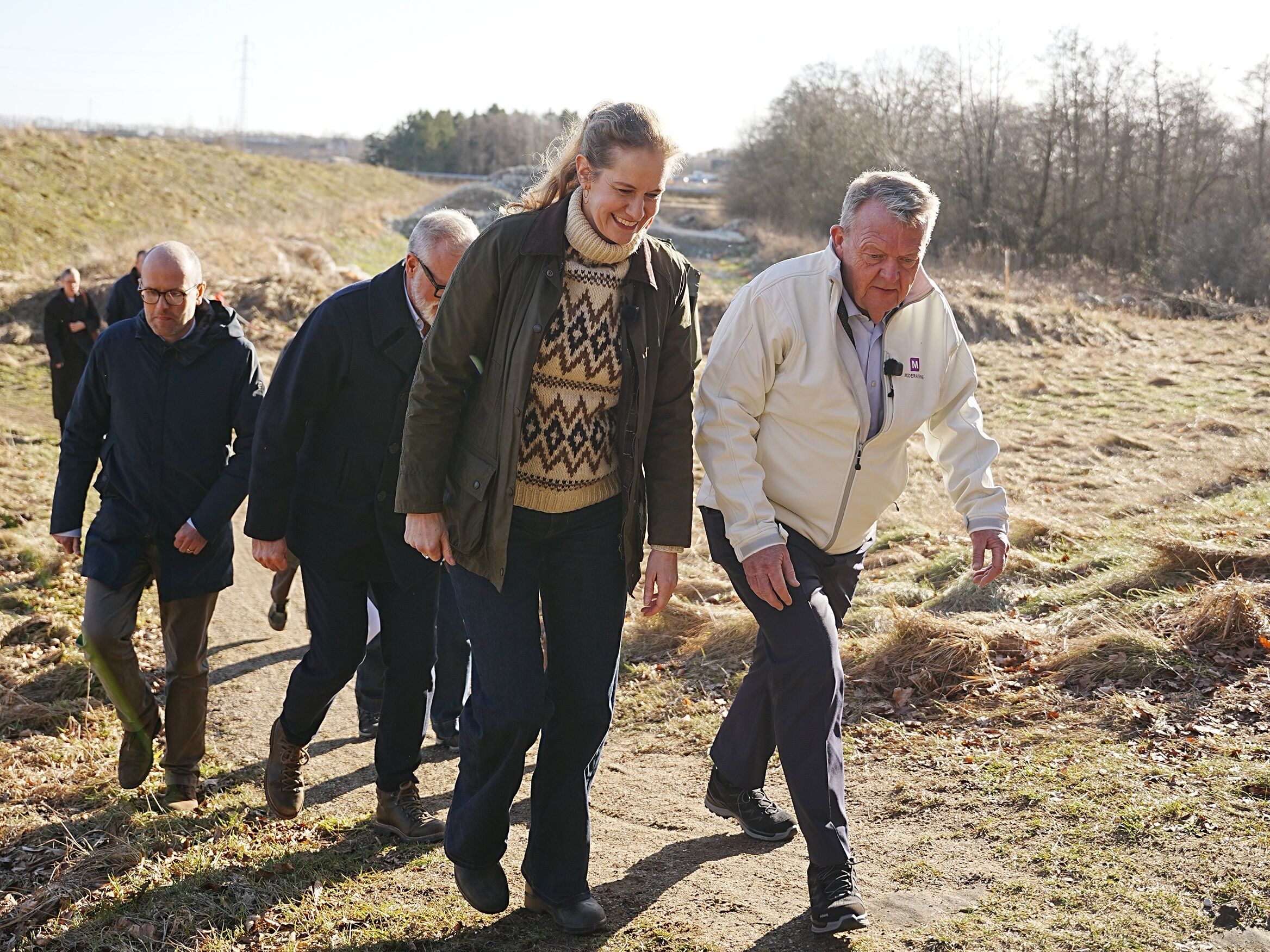Lars Løkke Rasmussen (M) fik en i løbet af gåturen en snak med Maria Reumert Gjersing, Præsident for Danmarks Naturfredningsforening.