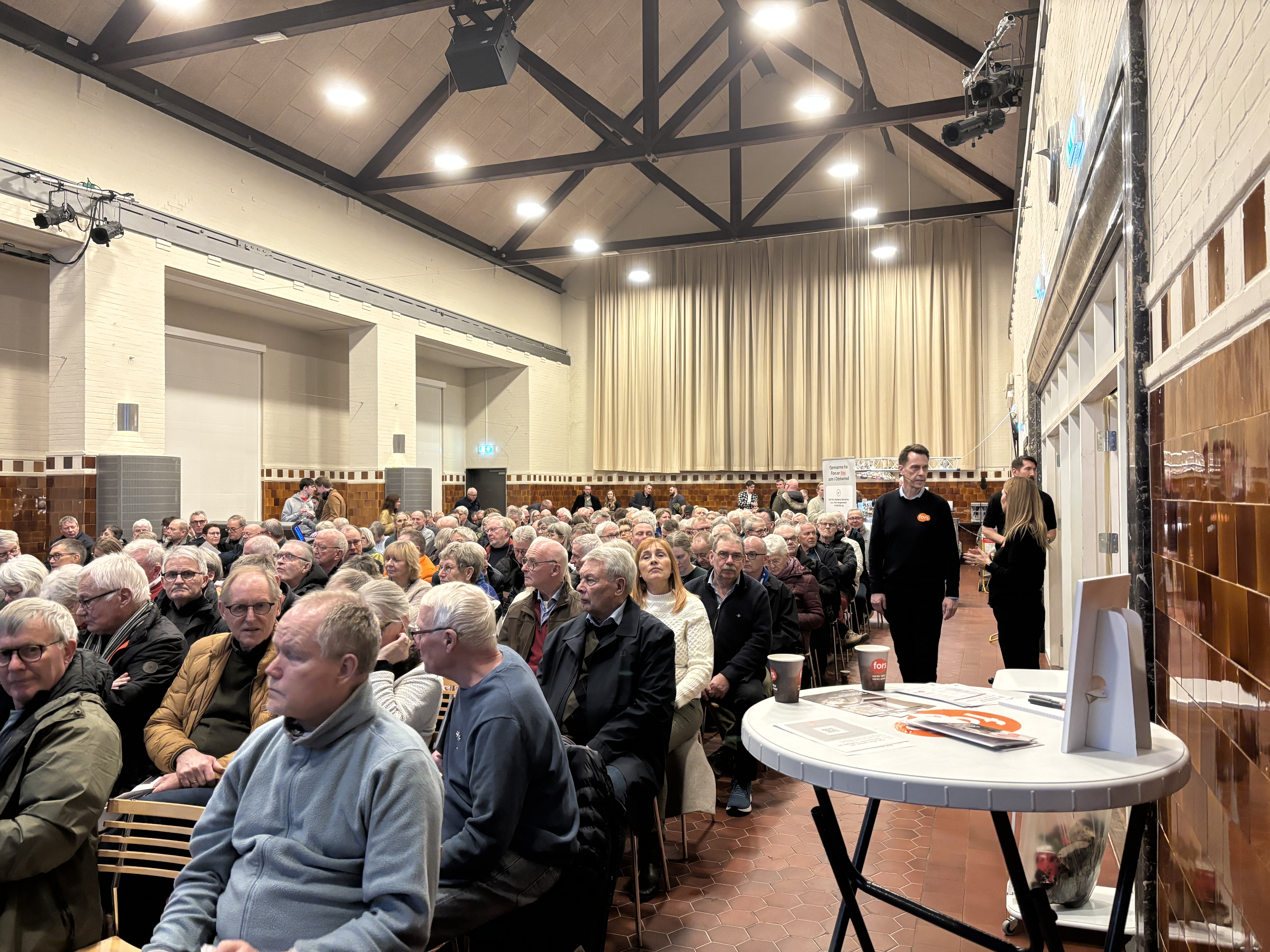 Godt 300 borgere havde fundet vej til Elværket for at høre om planerne for udrulningen af fjernvarme.