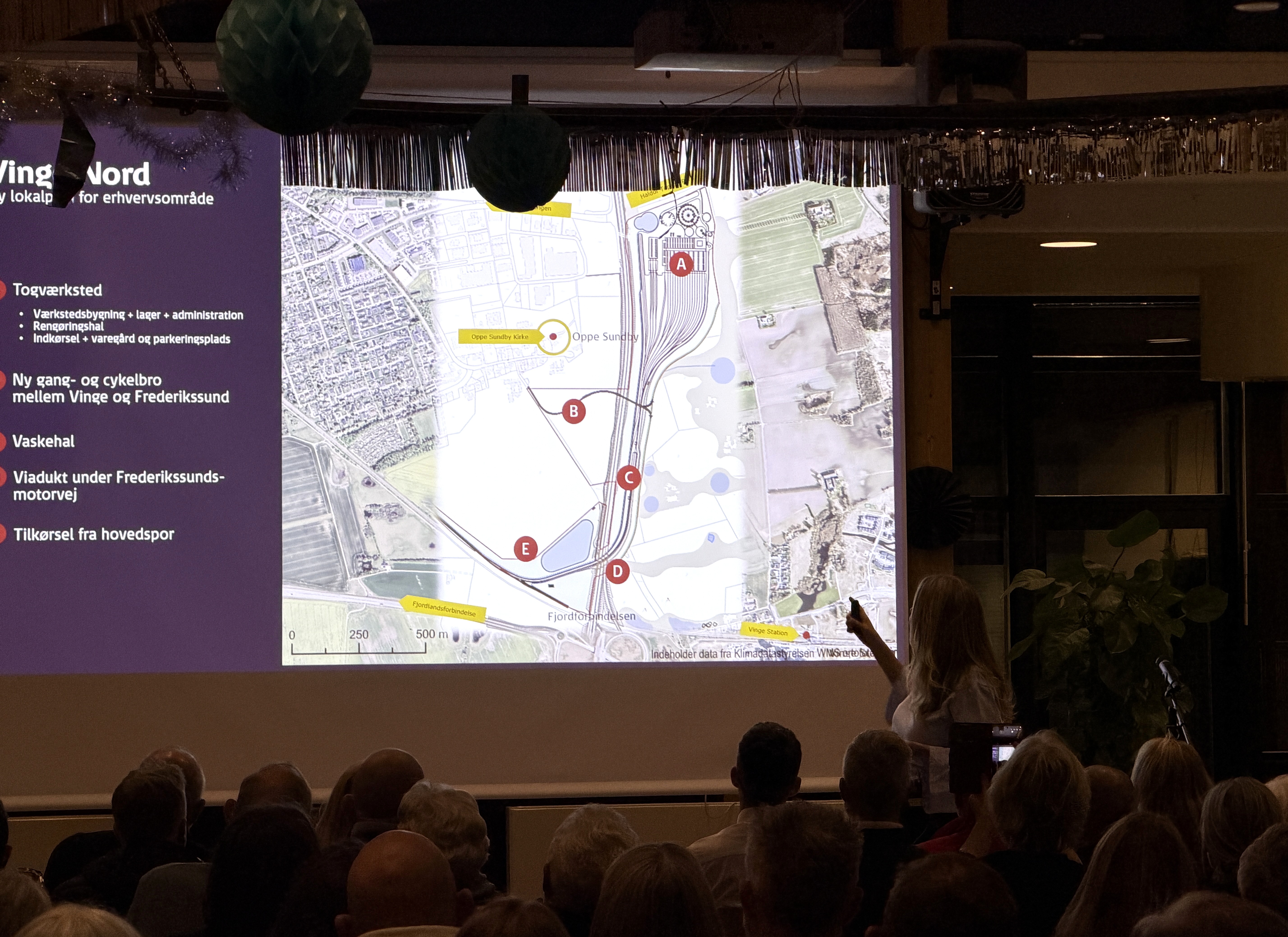 Kig godt på kortet. Der mangler et "F", gjorde en borger opmærksom på. Hvor er DSB's gave til byen - den 45 millioner kroner store landskabsbro, der skal forbinde syd med nord hen over stationen?