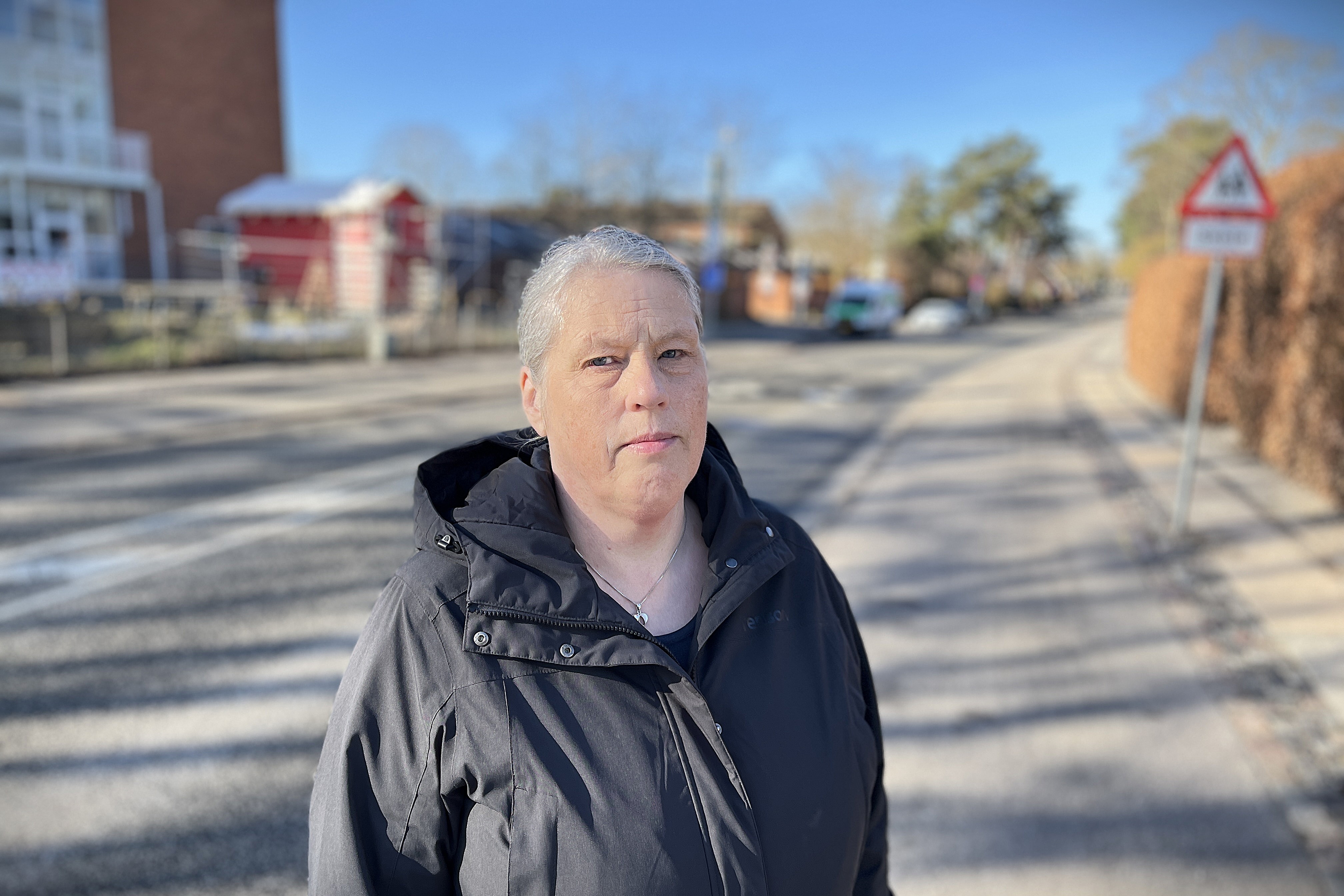 - Det er ikke rimeligt, at det skal være på vores vej, siger formand for Lundtofte Borgerforening, Svava Osk Jonsdottir, om oplagspladsen i Lundtofte, som bruges til fjernvarmeudrulning i Virum.