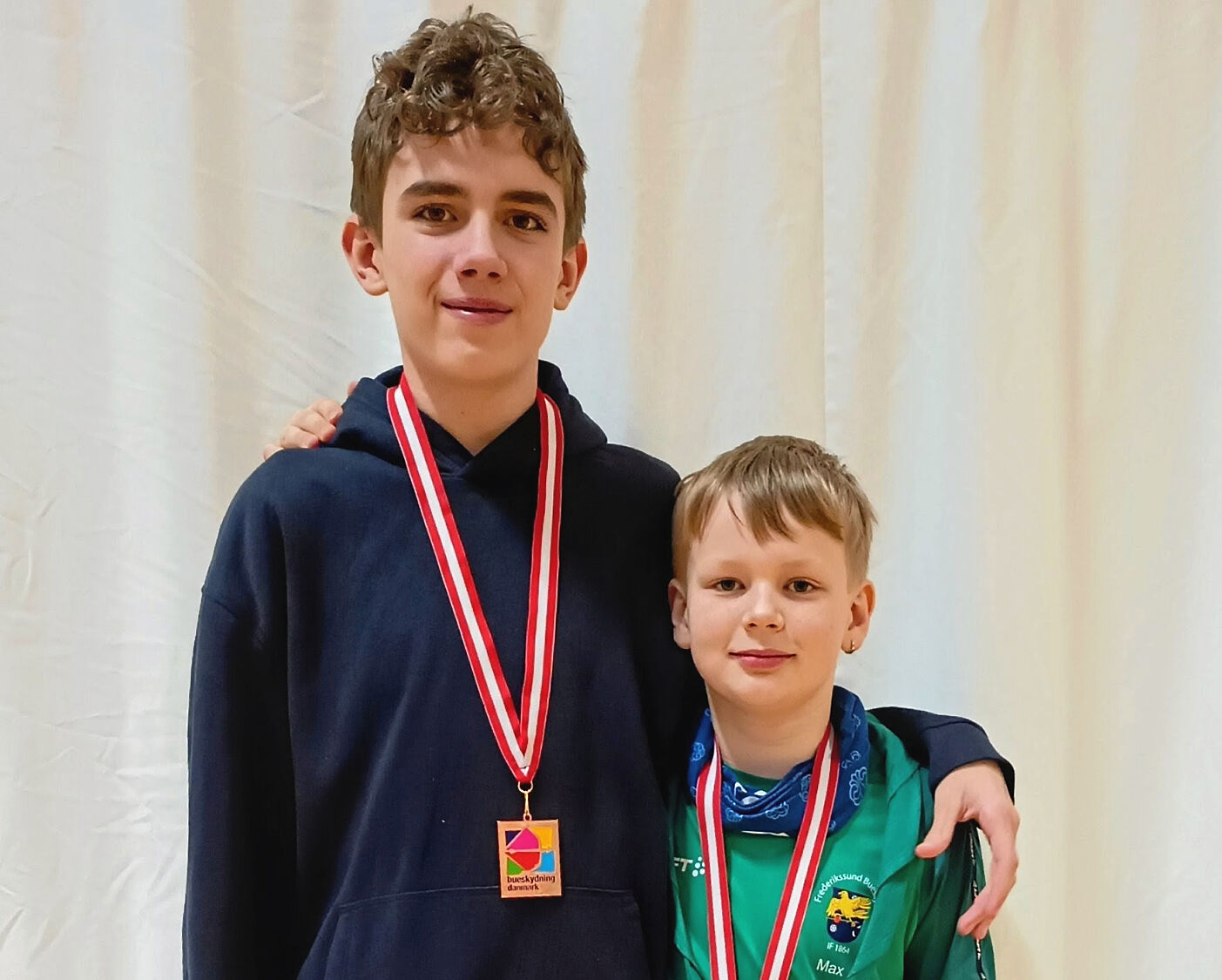 To stolte medaljetagere, Mickel Emiel Tegen og Max Asbæk.