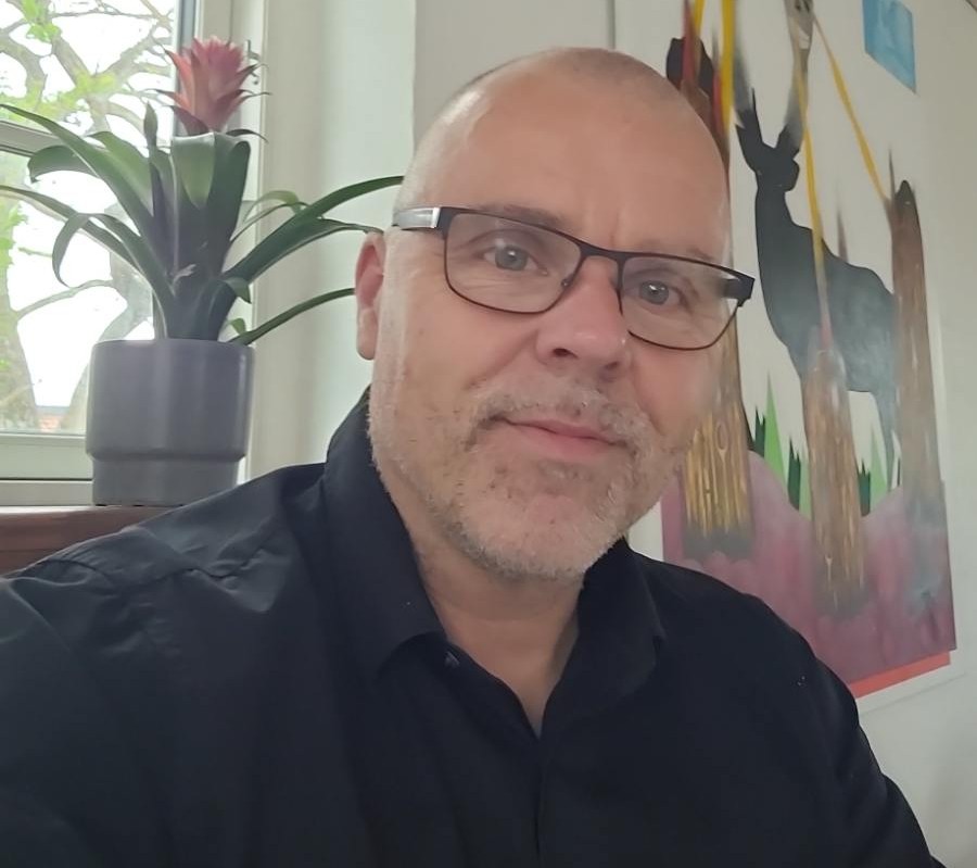 Claus Munch Drejer forsker i folkeskolen, og de senere år særligt i vold i skolen. Han har dog måttet opgive at lave interviews på skolerne. De ville ikke deltage.