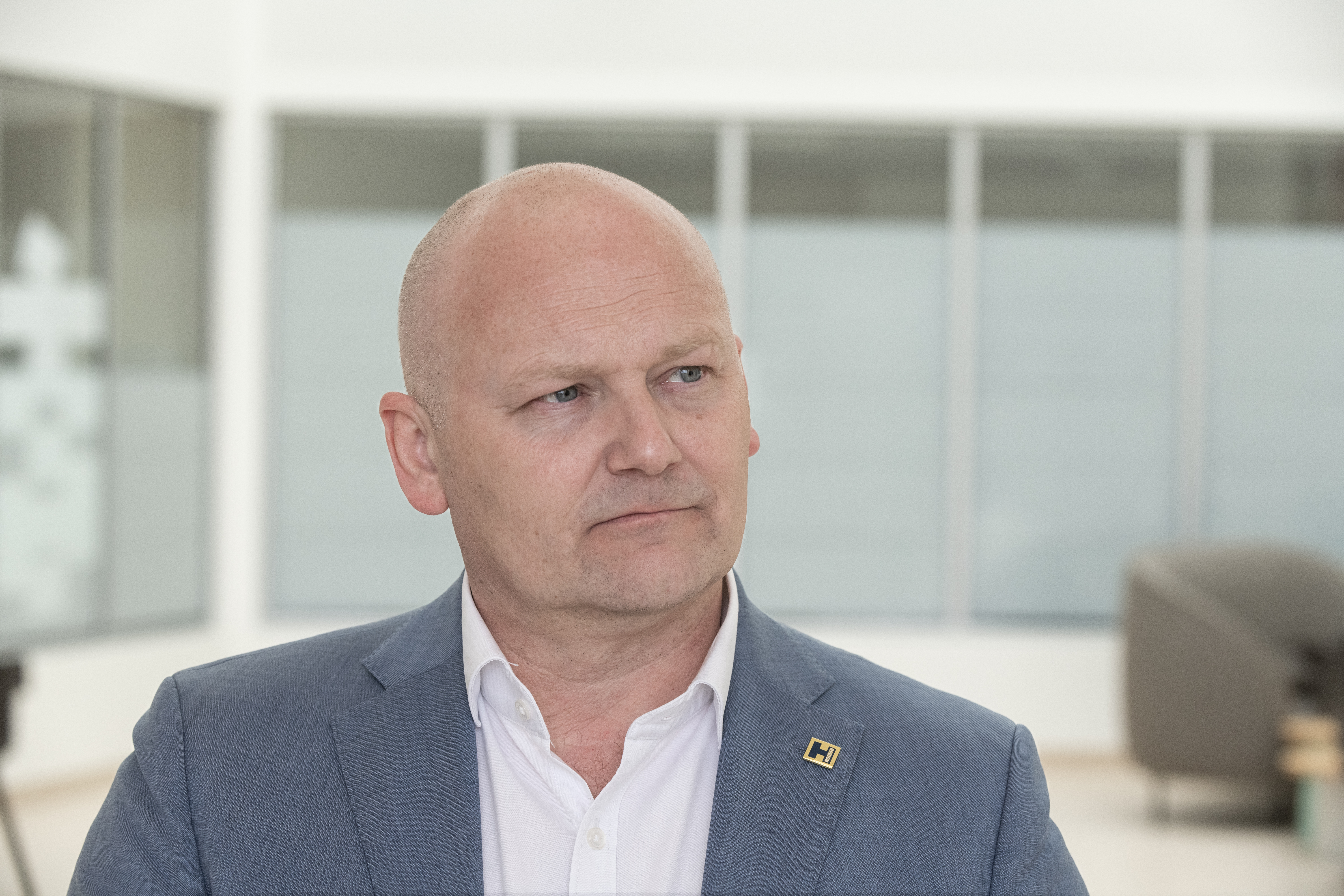 - Jeg kan blankt afvise, at der skulle være tale om et kvalificeret ansættelsesstop, skriver Lars Gaardhøj (S), regionsrådsformand for Region Østdanmark.