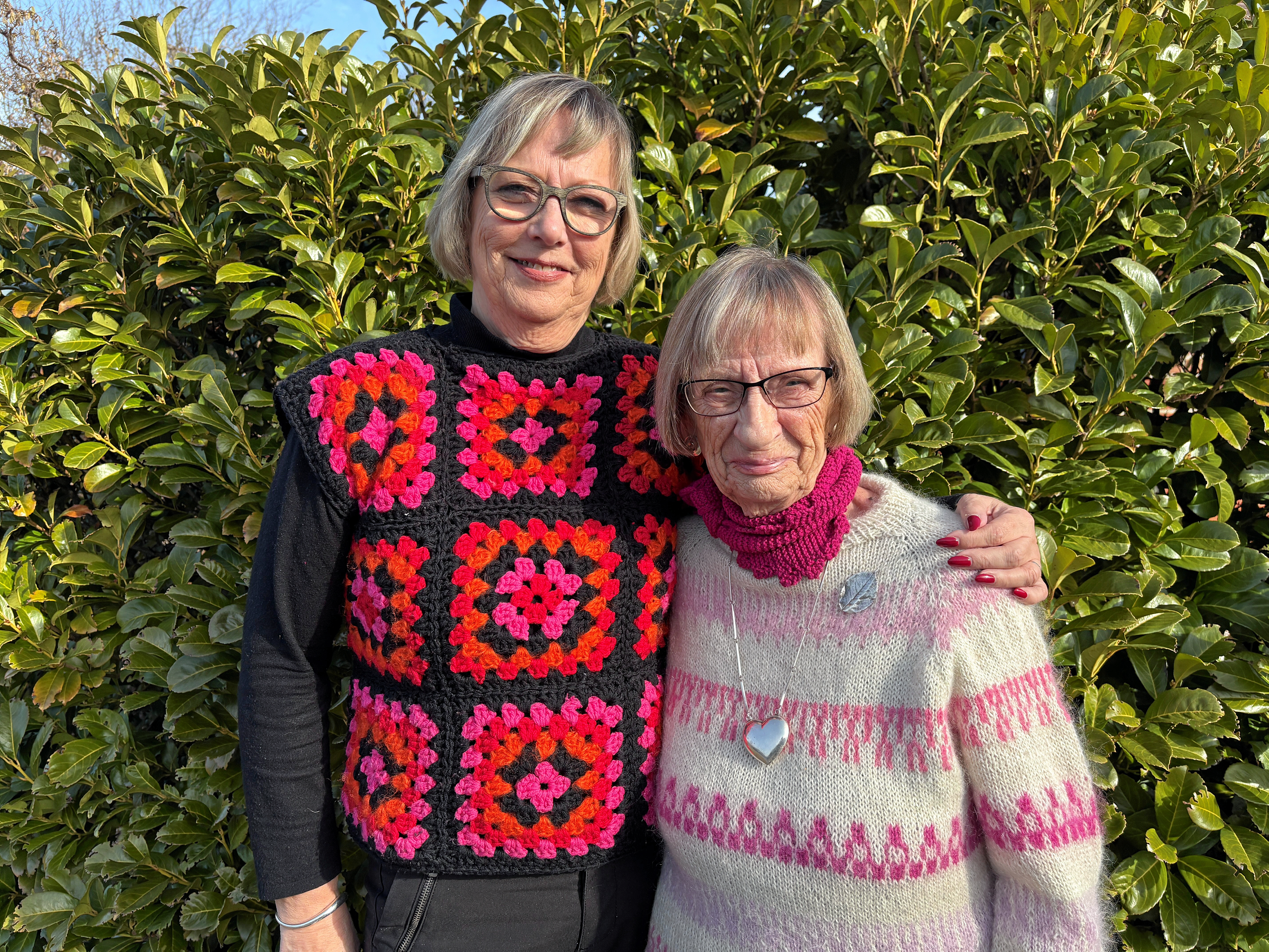 Susanne Pedersen og Inge Hjort Nielsen står bag den nye forening Jazz & Hygge. Foreningen er netop blevet godkendt, og har fået lokaler i kælderen under Ølstykke Bibliotek, hvor de nu kan fortsætte deres musikalske arrangementer.