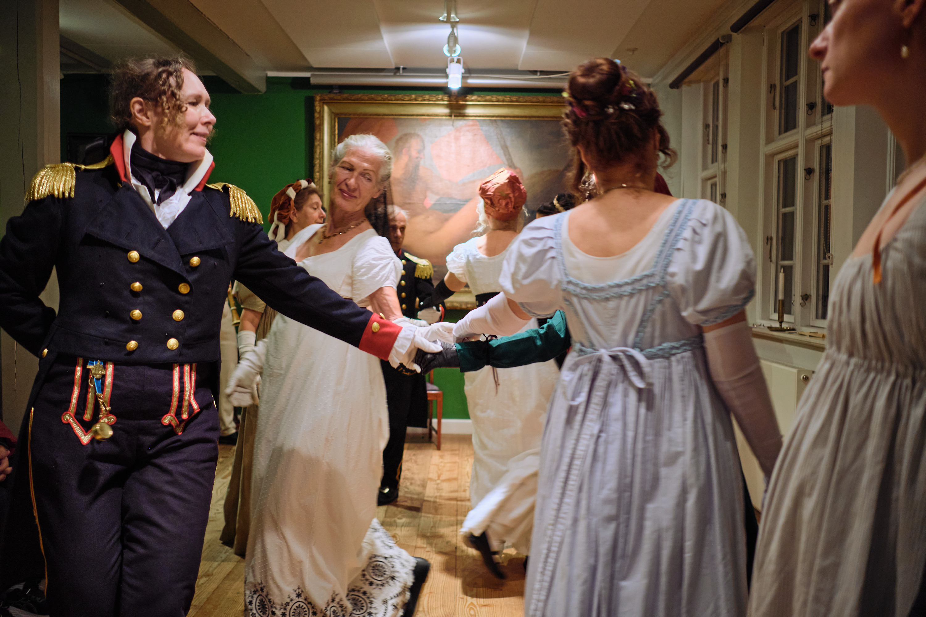 Danske Empire Dansere er med til at gøre historien levende ved arrangementet i Korsør Kulturhus onsdag den 25. marts.
