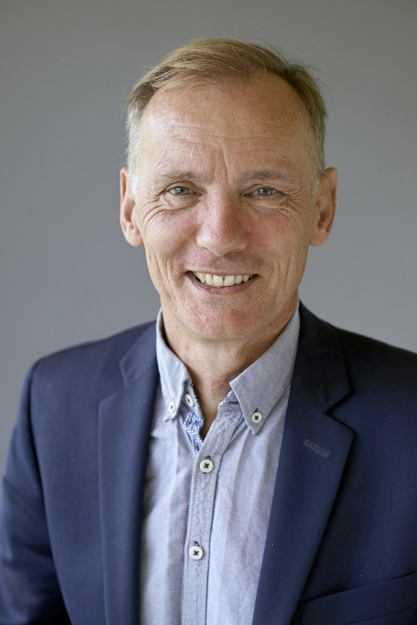- Hvis Danmark skal udvikle sig, kræver det ikke flere detaljerede regler fra Christiansborg, skriver Egil Hulgaard.