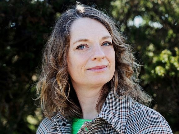 Forfatter Charlotte Weitze er nomineret til Nordisk Råds Litteraturpris 2026 for sin seneste roman, Ulvemælk.