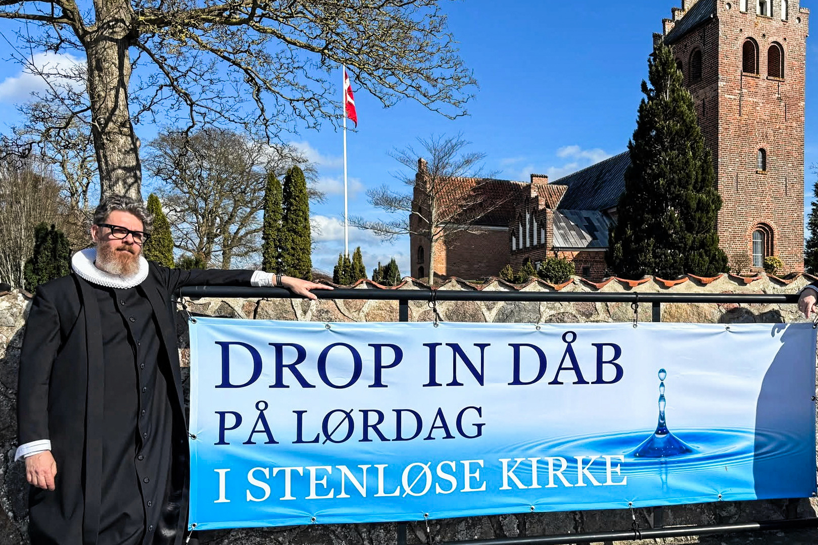 Stenløse Kirke og præst Jes H. Høck inviterer til drop-in dåb lørdag den 11. april.