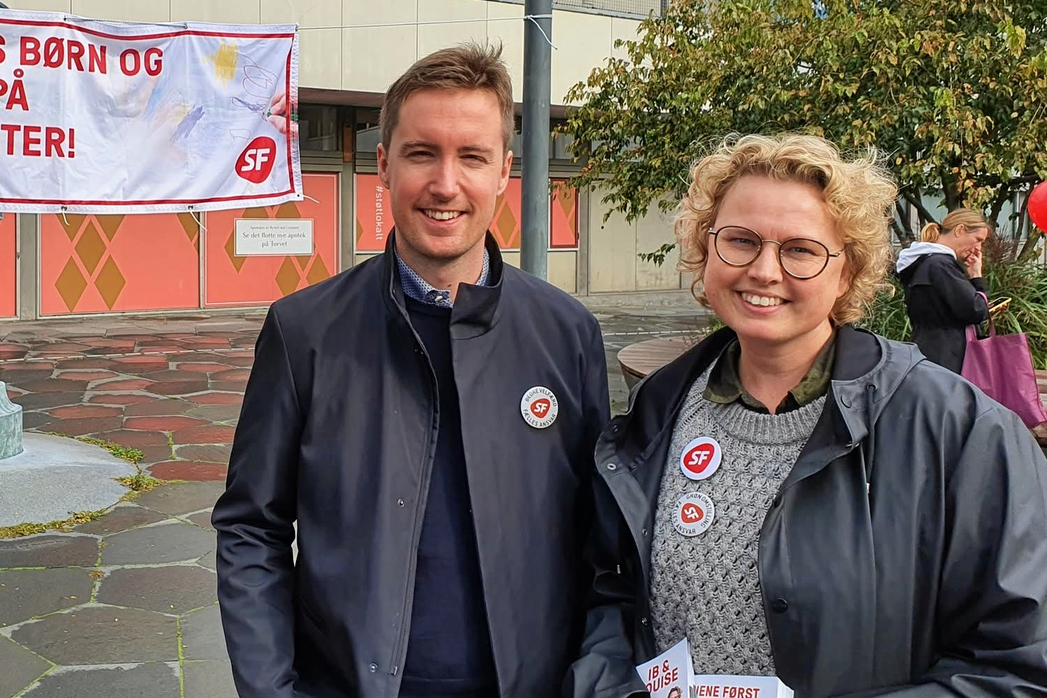 SFs nye spidskandidat i Nordsjælland til folketingsvalget besøgte bymidten i Hørsholm med partiets lokale folkevalgte, Louise Zabel, der sidder i Hørsholm Kommunalbestyrelse.