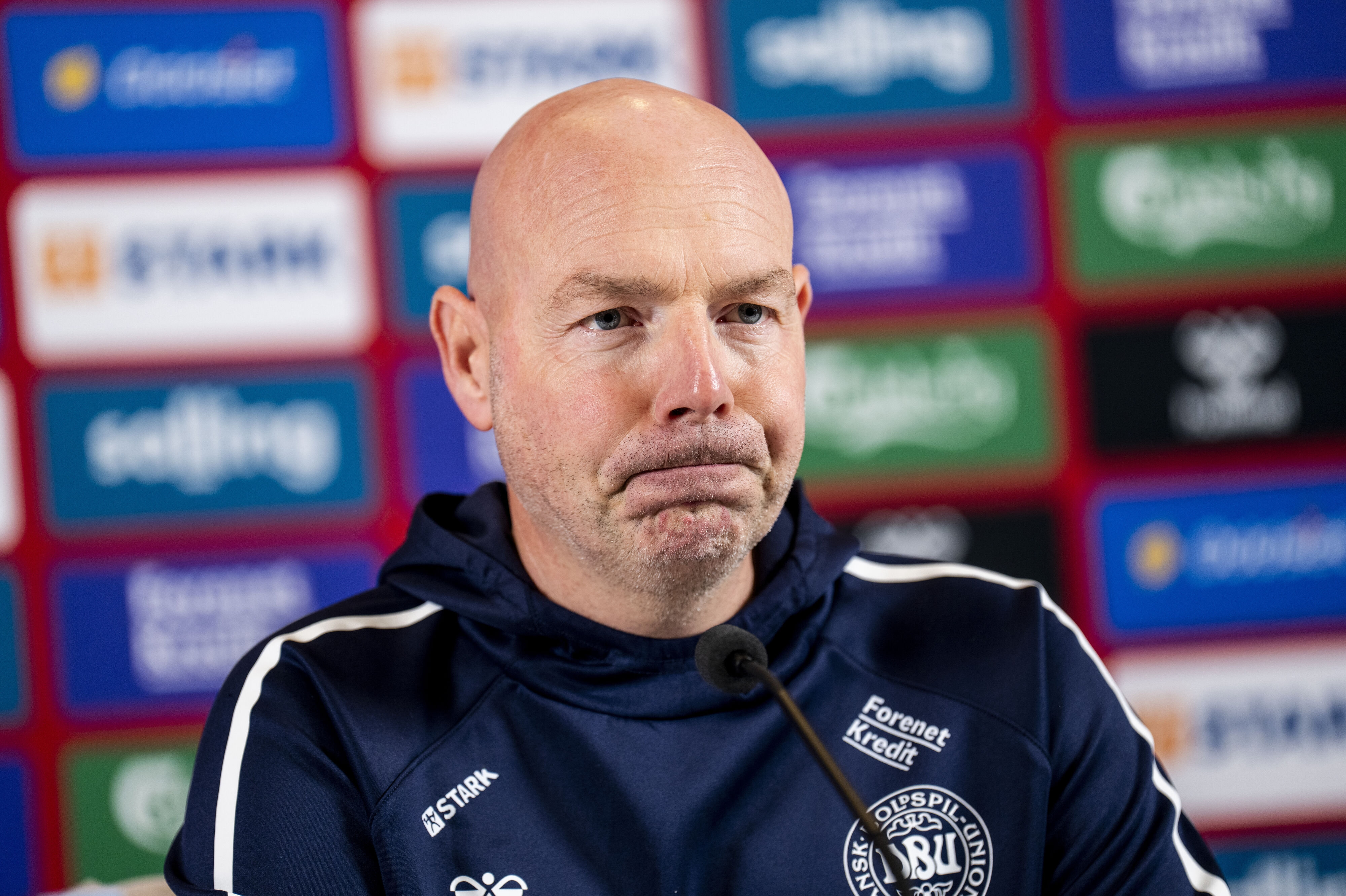 Landstræner Brian Riemer skal tænke ud af boksen, når han skal sammensætte Danmarks forsvar i kommende VM-playoffkampe. (Arkivfoto).