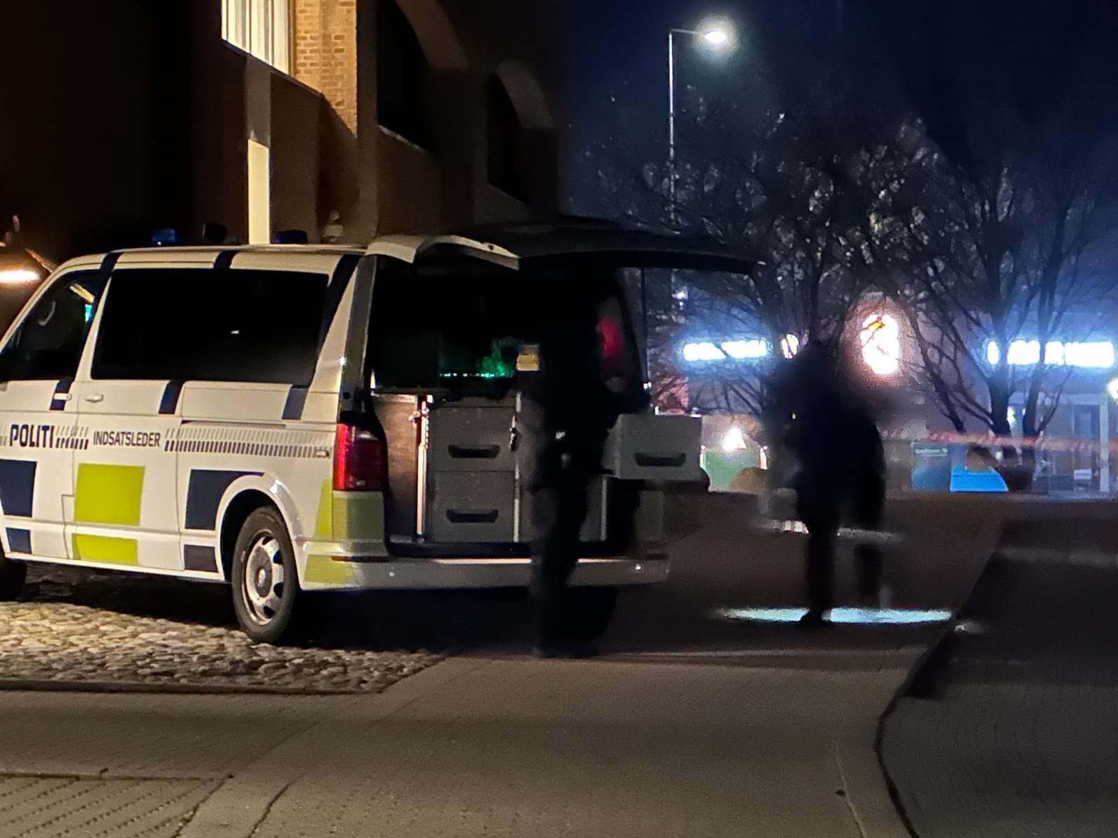 Der hørtes et brag på politistationen, erfarer medie. Politikredsen har endnu ikke udtalt sig om sagen.