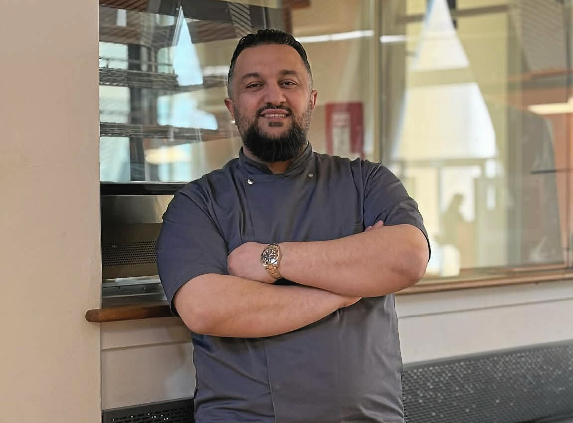 Rudersdal Kommune har indgået aftale med Ufuk Kaya, der starter som forpagter af cafeen på Rundforbi Idrætsanlæg tirsdag den 7. april.