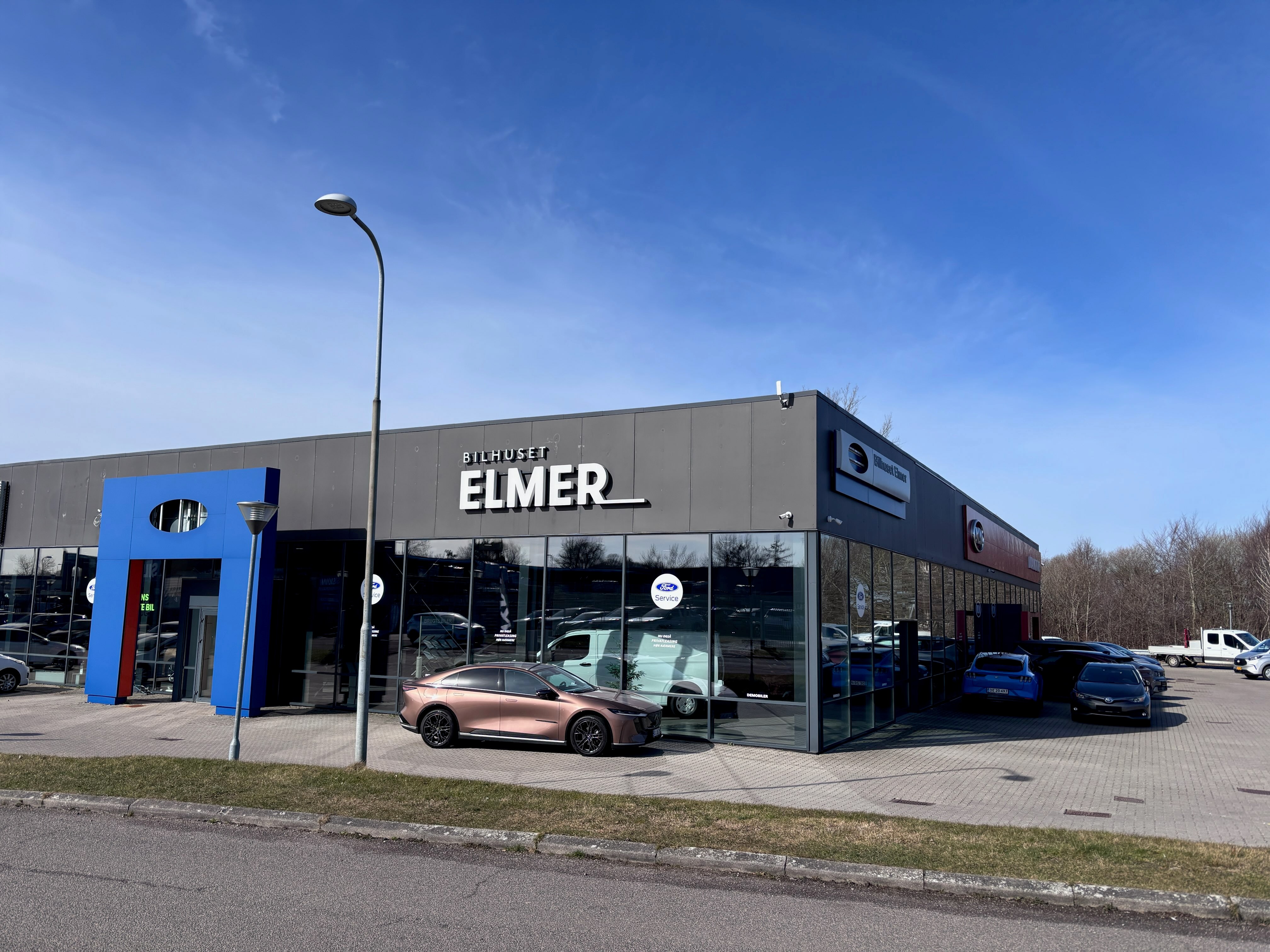 Afdelingen af bilhuset har forhandlet blandt andet Kia og Mazda.